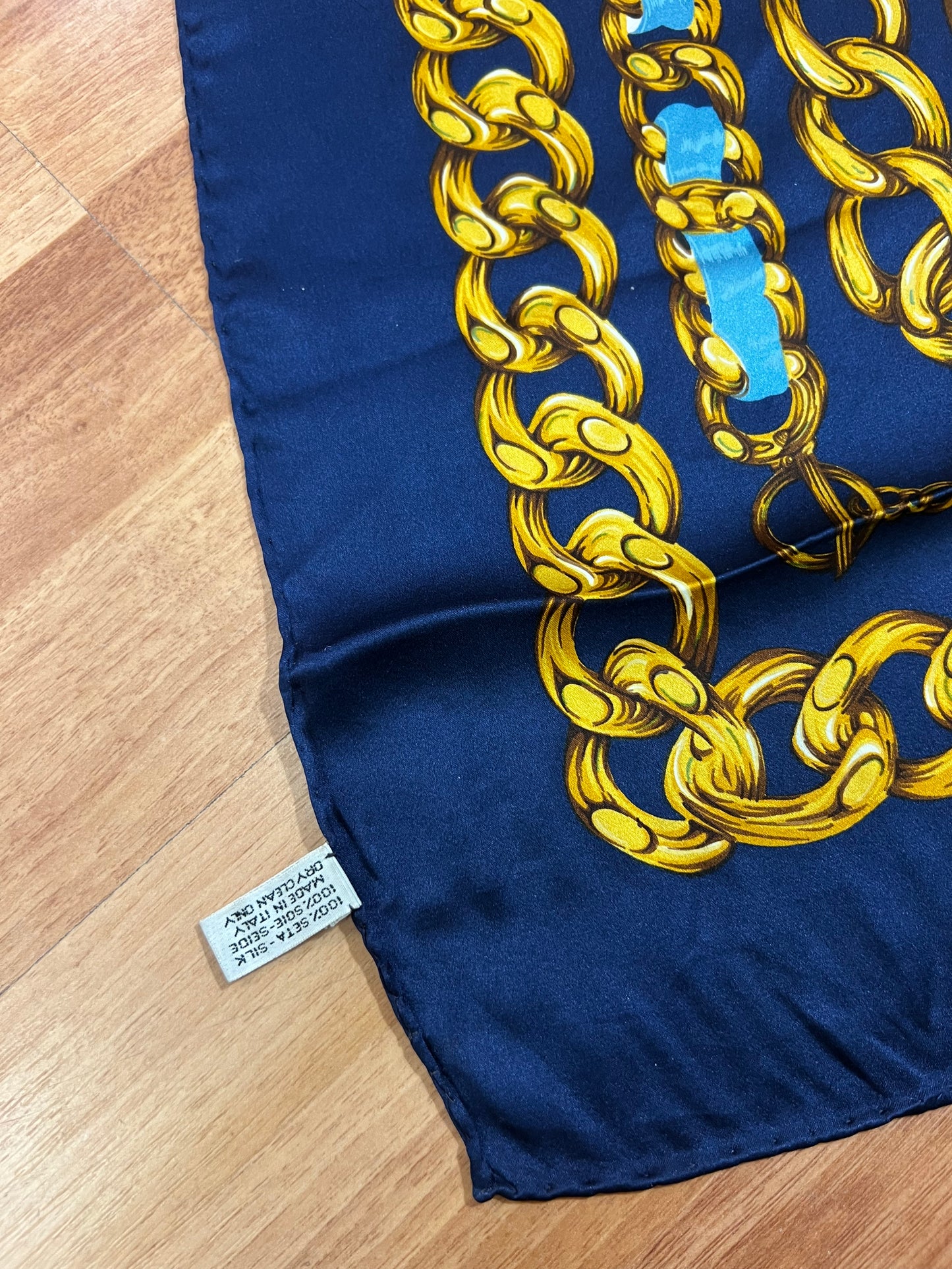 Pre-owen Vintage Chanel CC Logo Scraf Gold Chain Links Silk 1990s