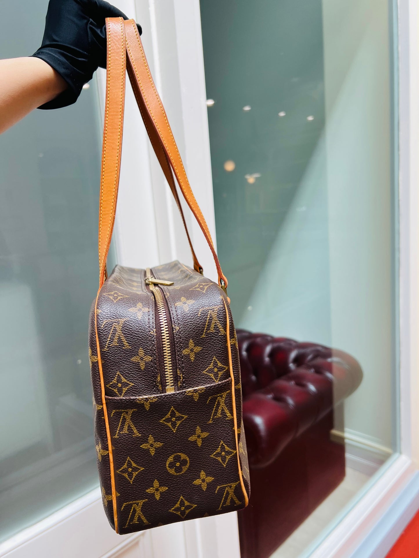 Pre-loved LOUIS VUITTON
Monogram Cite GM Bag 2003
