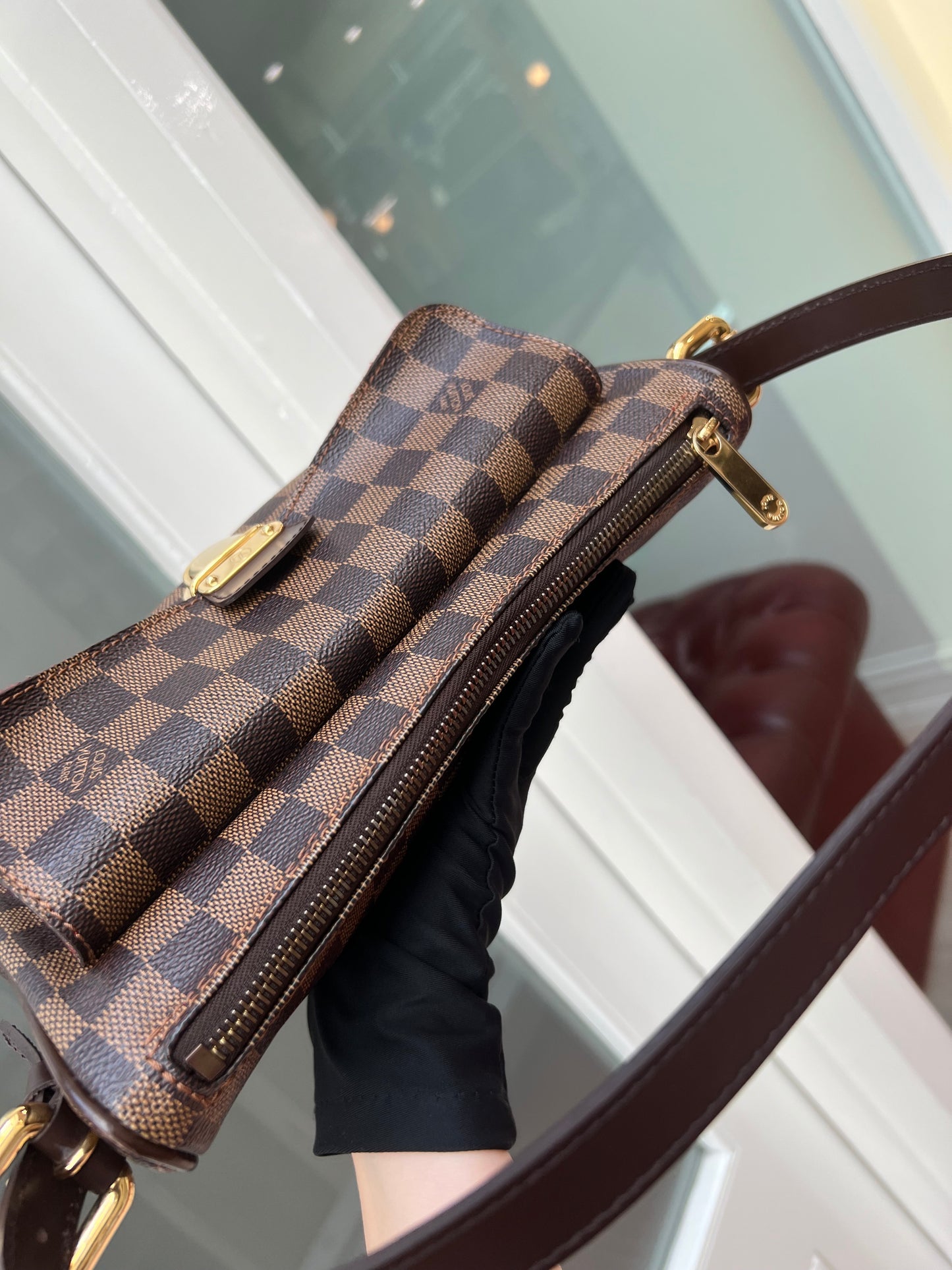 Pre-loved Louis Vuitton Ravello Leather shoulderbag 2005