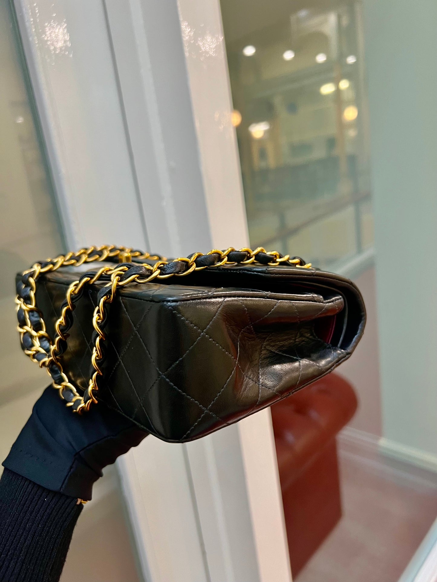 Pre-loved Chanel Vintage Classic Double Flat Leather crossbody Bag 23cm Black