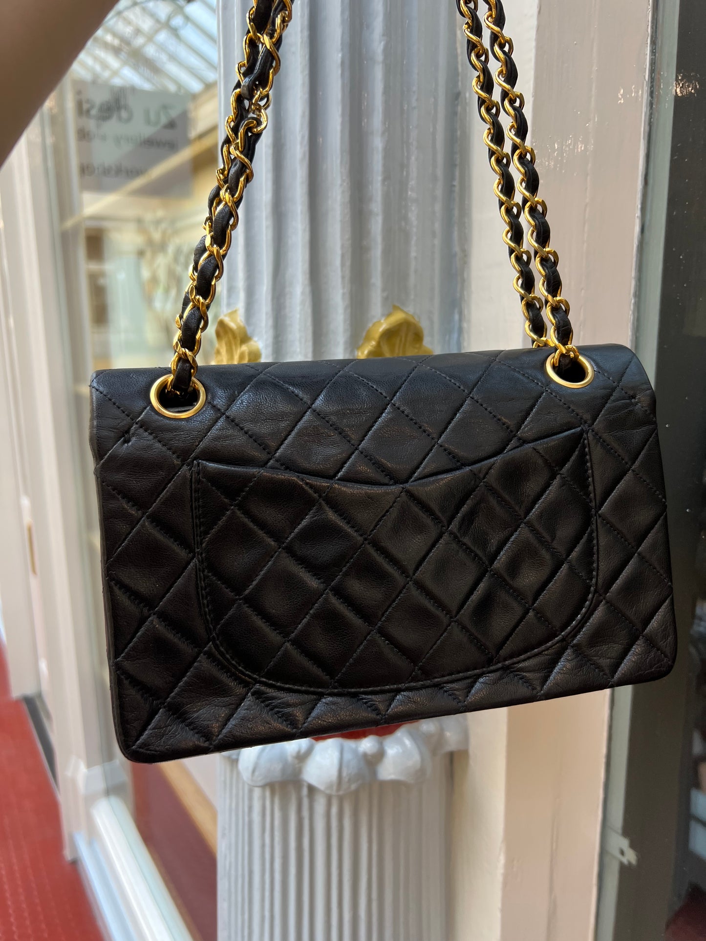 Pre-loved Chanel Vintage Classic Double Flat Leather crossbody Bag 23cm Black