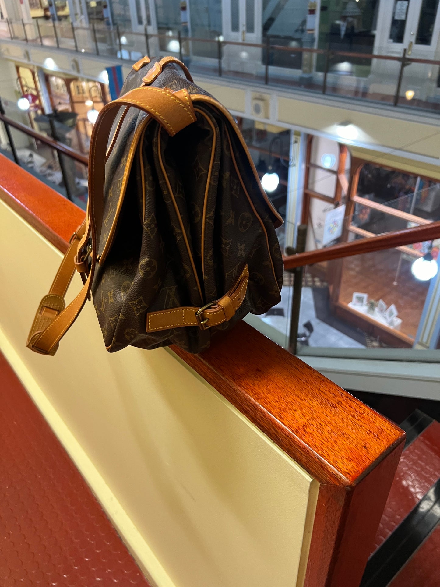 Pre-loved Louis Vuitton Monogram Saumur Crossbody Bag GM 90s