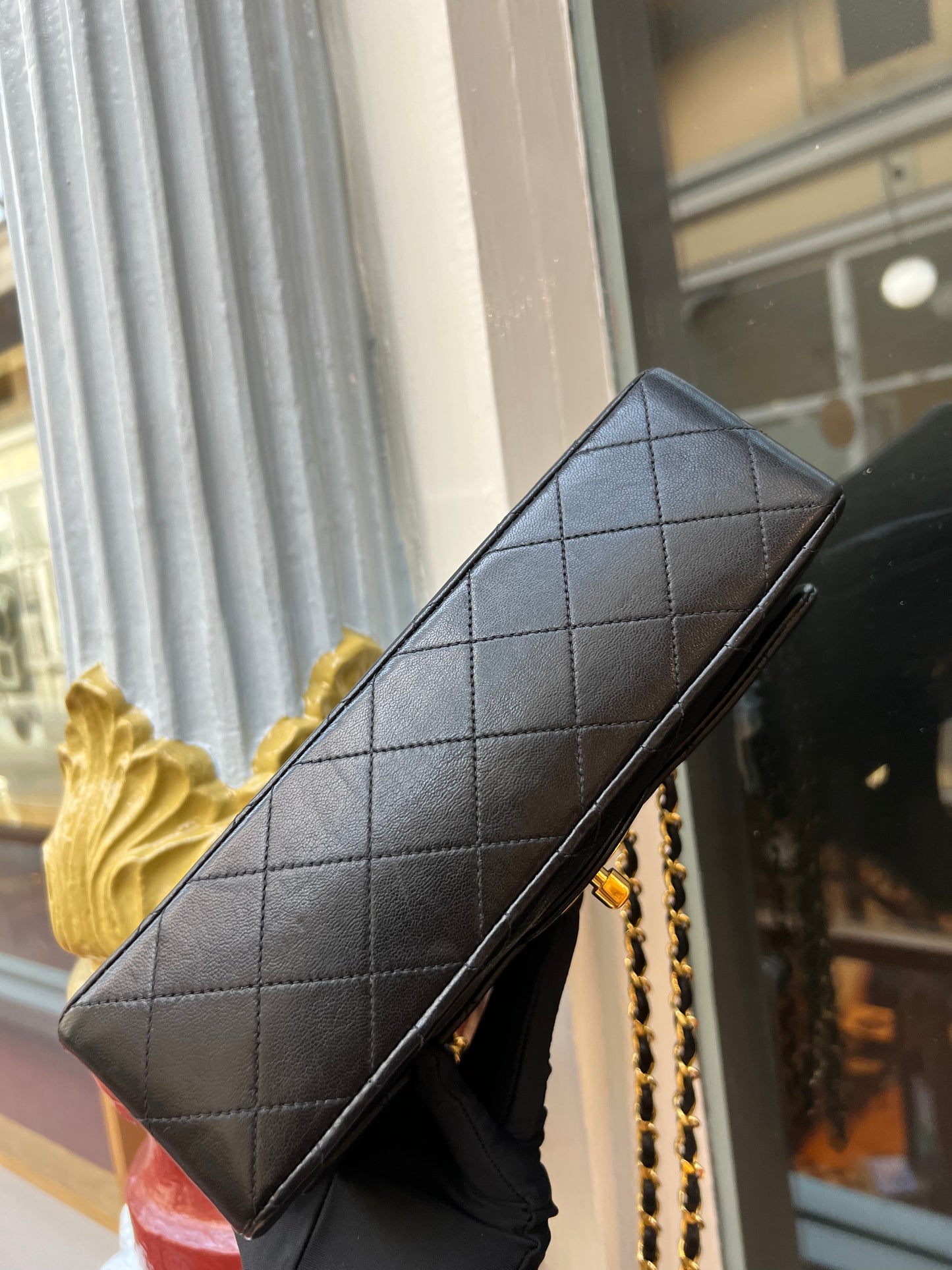 Pre-loved Chanel Vintage Classic Double Flat Leather crossbody Bag 23cm Black