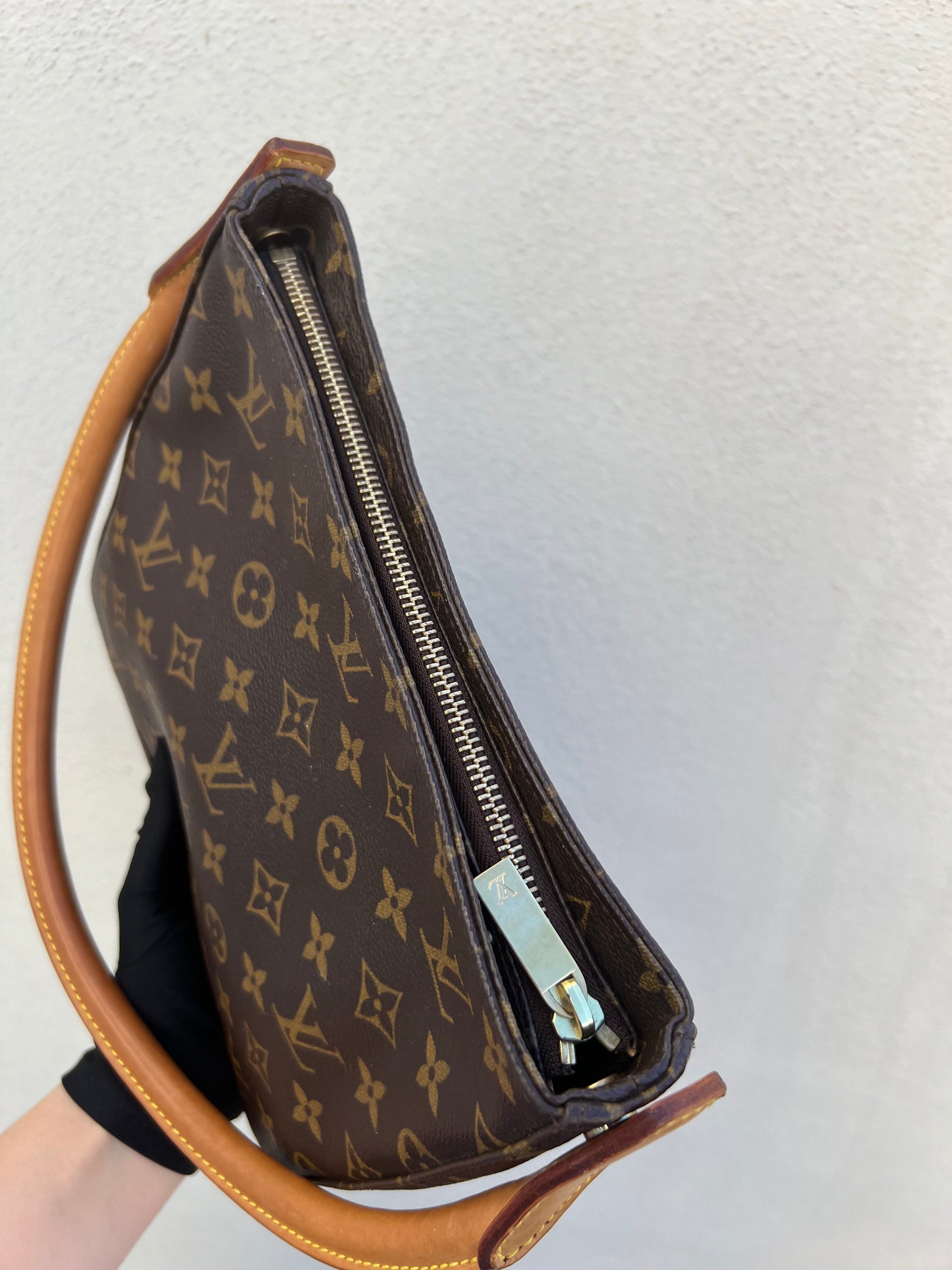 Pre-loved Louis Vuitton Looping Leather Handbag Monogram 2003