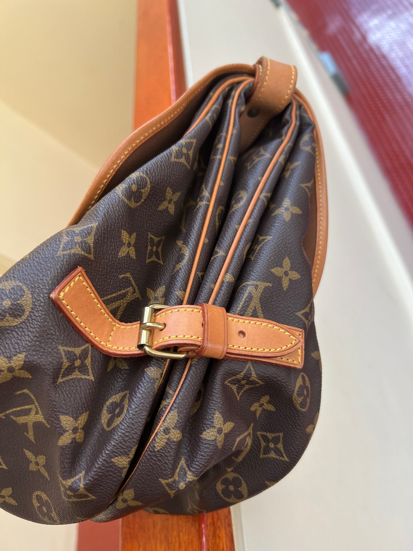 Pre-loved Louis Vuitton Monogram Saumur Crossbody Bag GM 1998