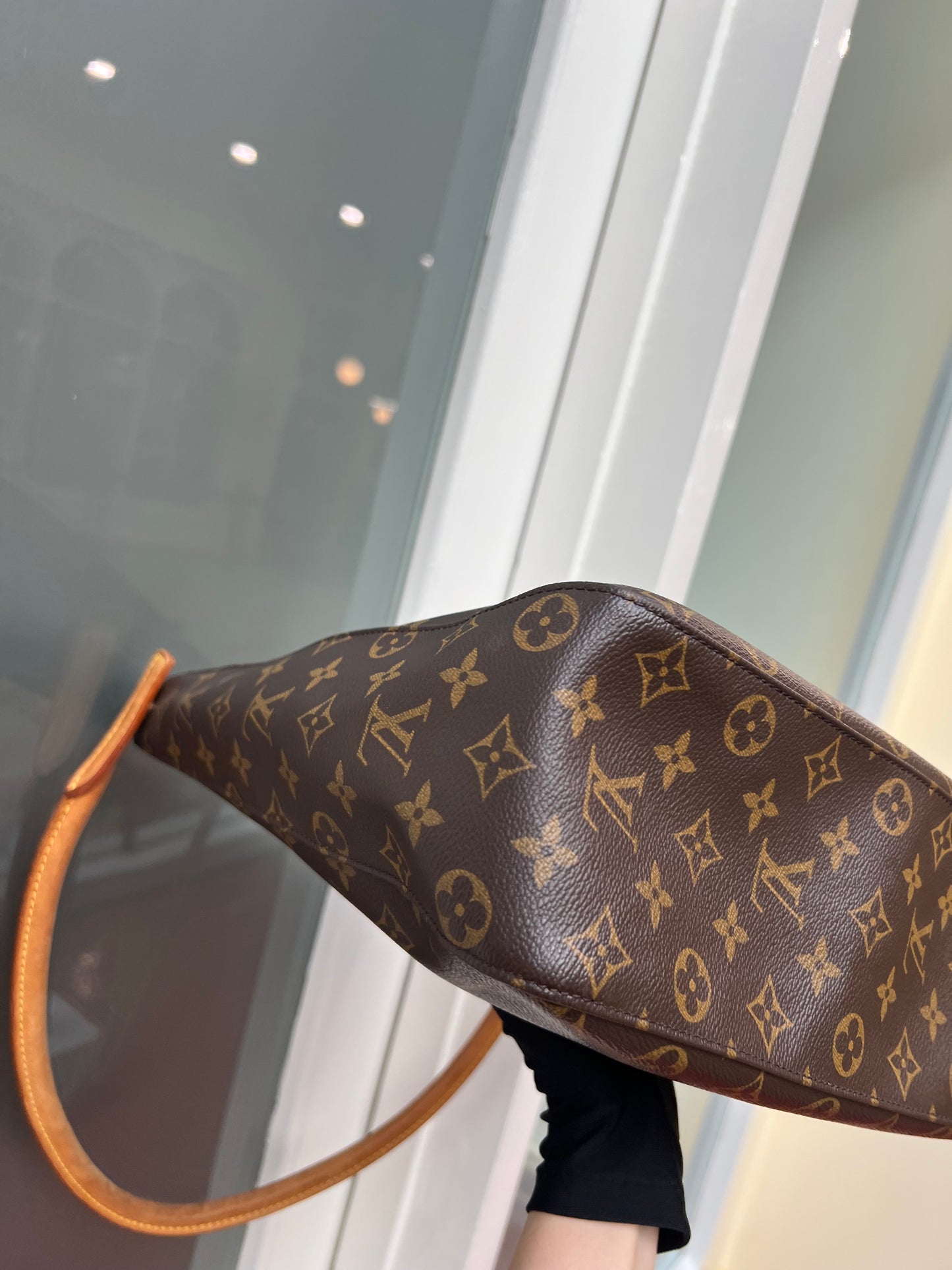 Pre-loved Louis Vuitton Looping Leather Handbag Monogram GM 2004