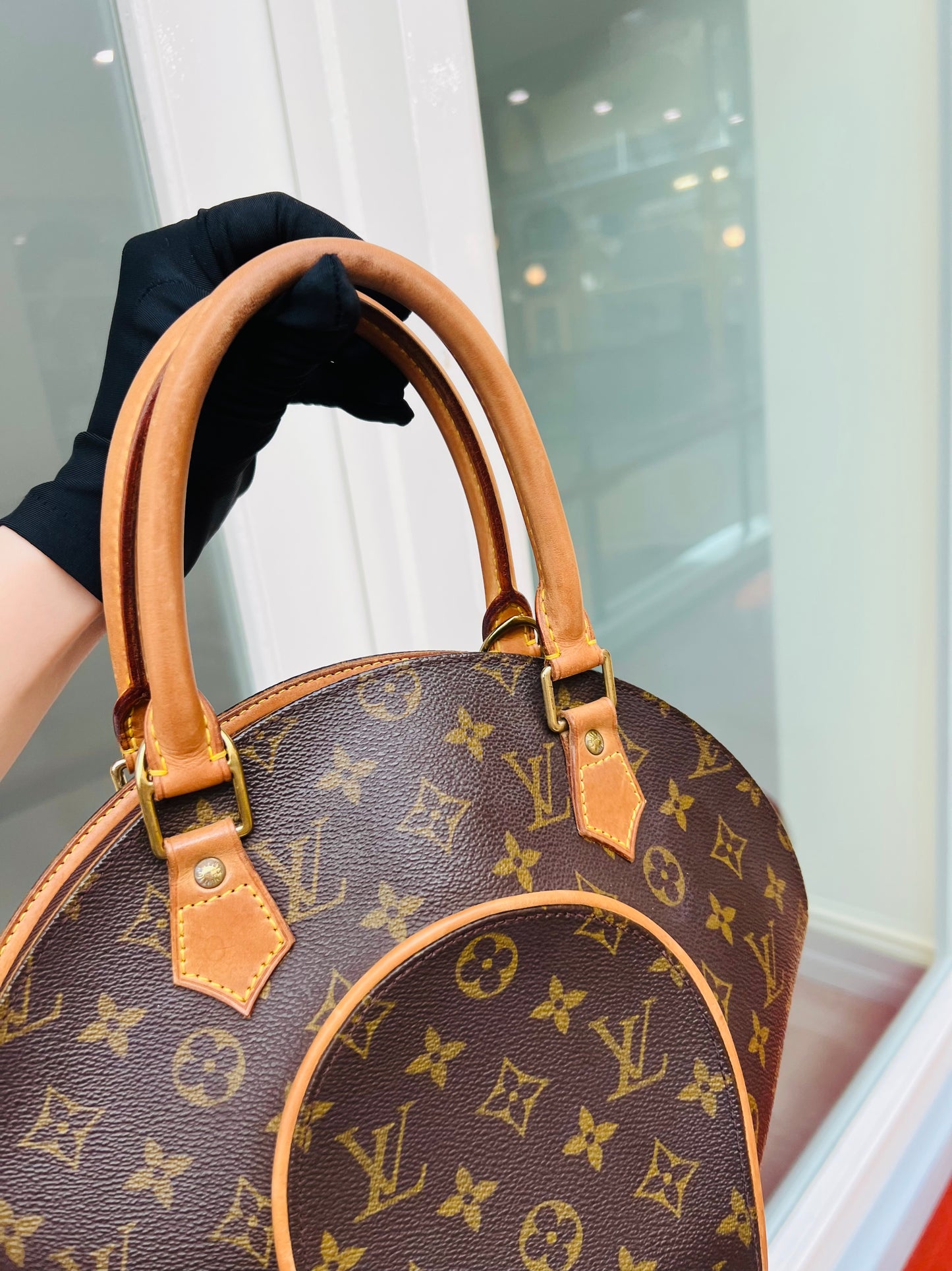 Pre-loved Louis Vuitton Vintage Ellipse PM Monogram Handbag 1998