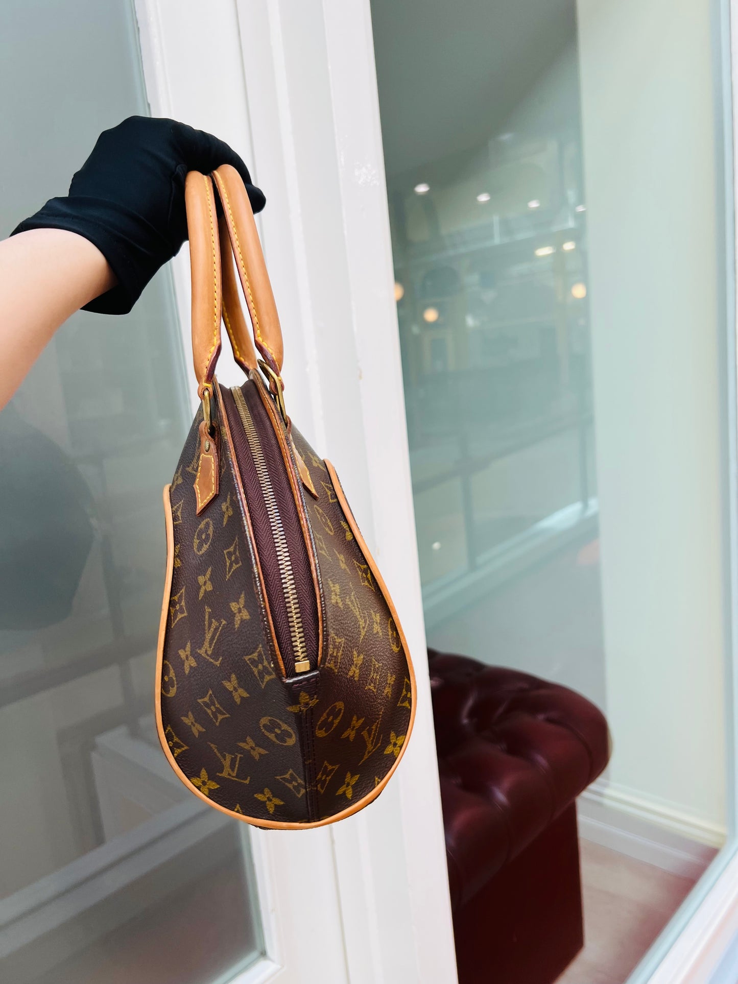 Pre-loved Louis Vuitton Vintage Ellipse PM Monogram Handbag 1998