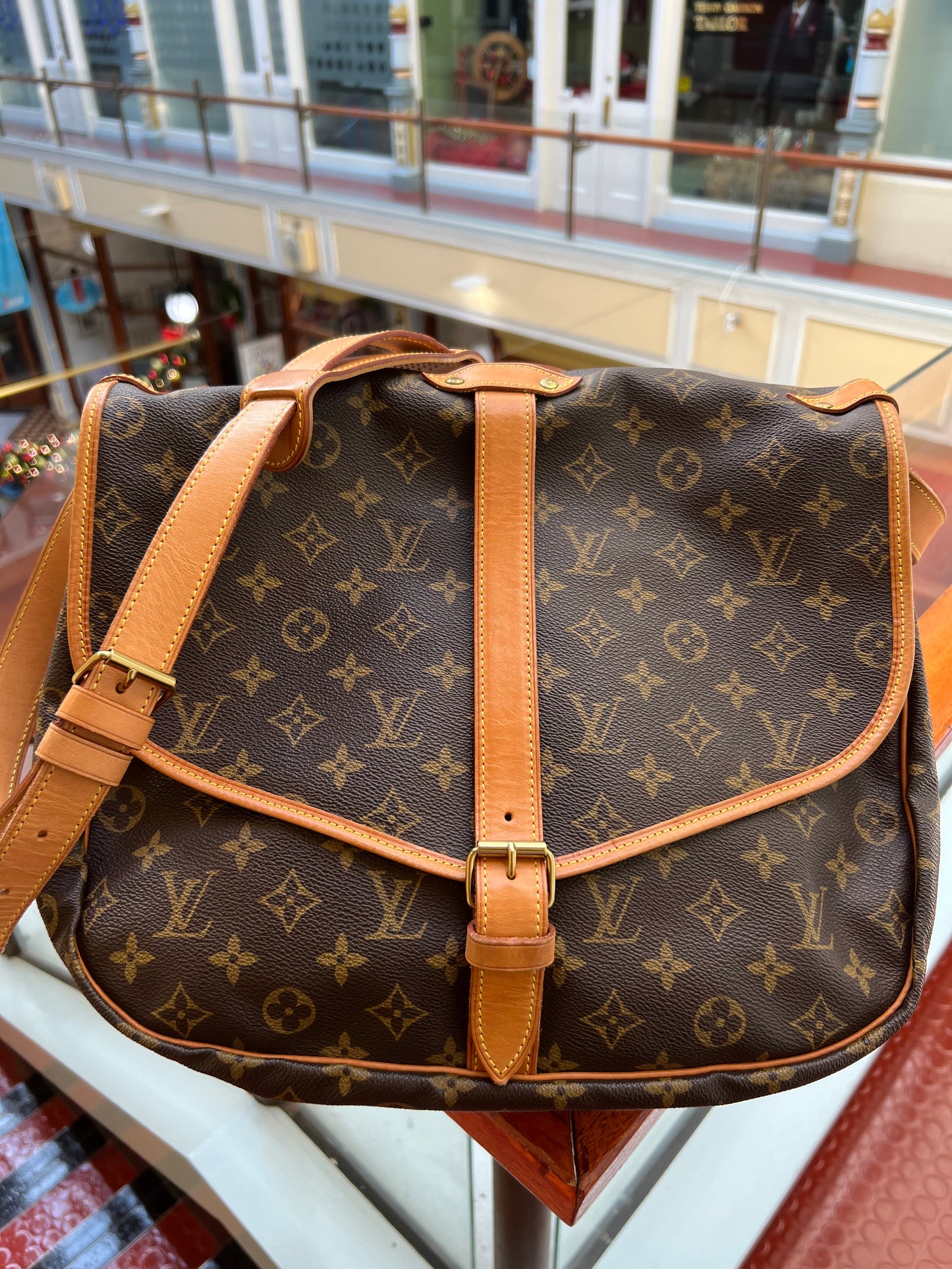 Pre-loved Louis Vuitton Monogram Saumur Crossbody Bag GM 1998