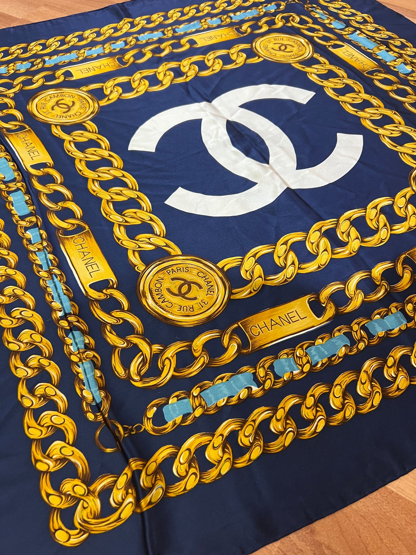 Pre-owen Vintage Chanel CC Logo Scraf Gold Chain Links Silk 1990s