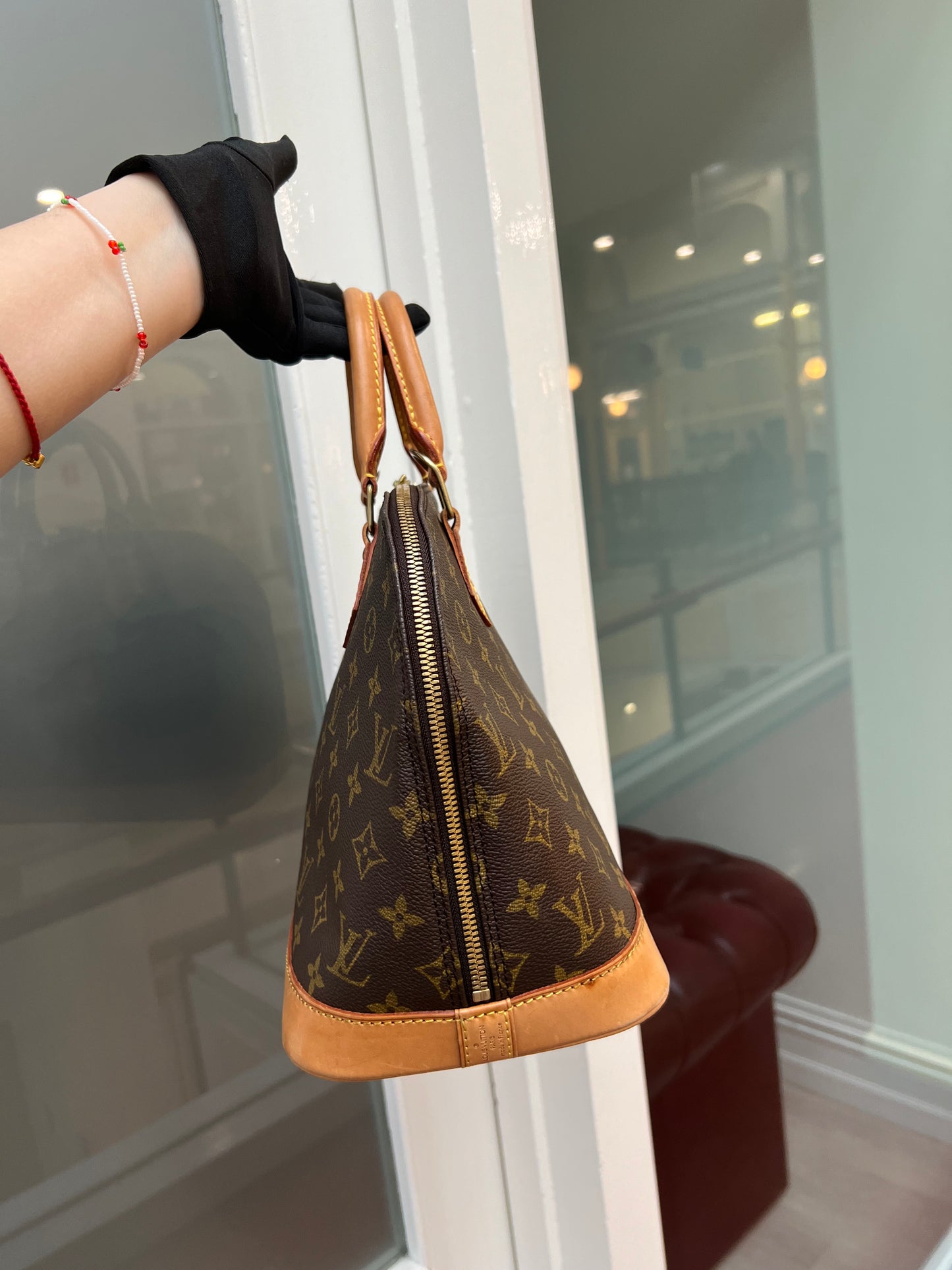Pre-loved Louis Vuitton Alam Leather Handbag PM 32cm 1995