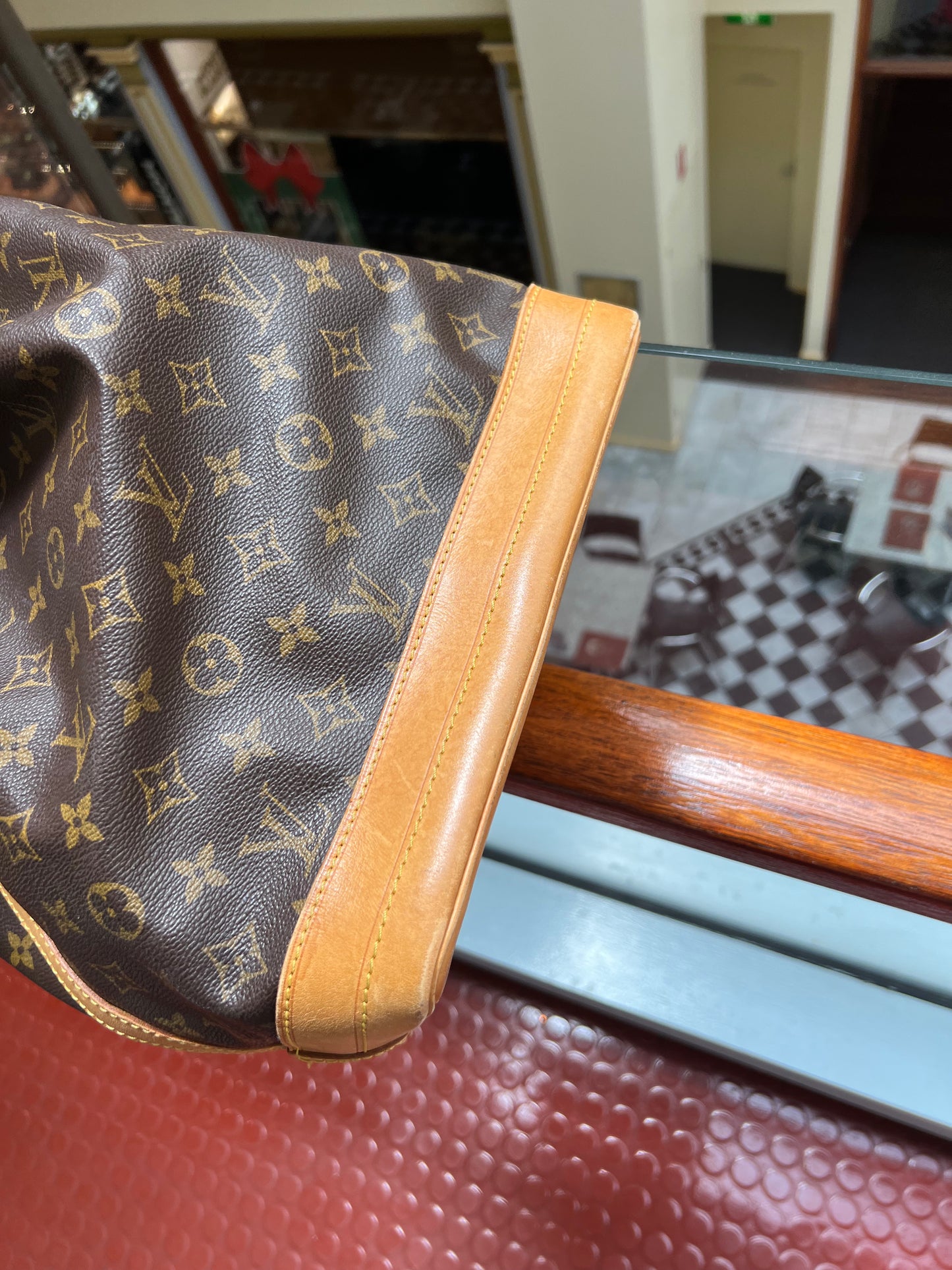 Pre-loved Louis Vuitton Monogram Canvas Noe Handbag 1996
