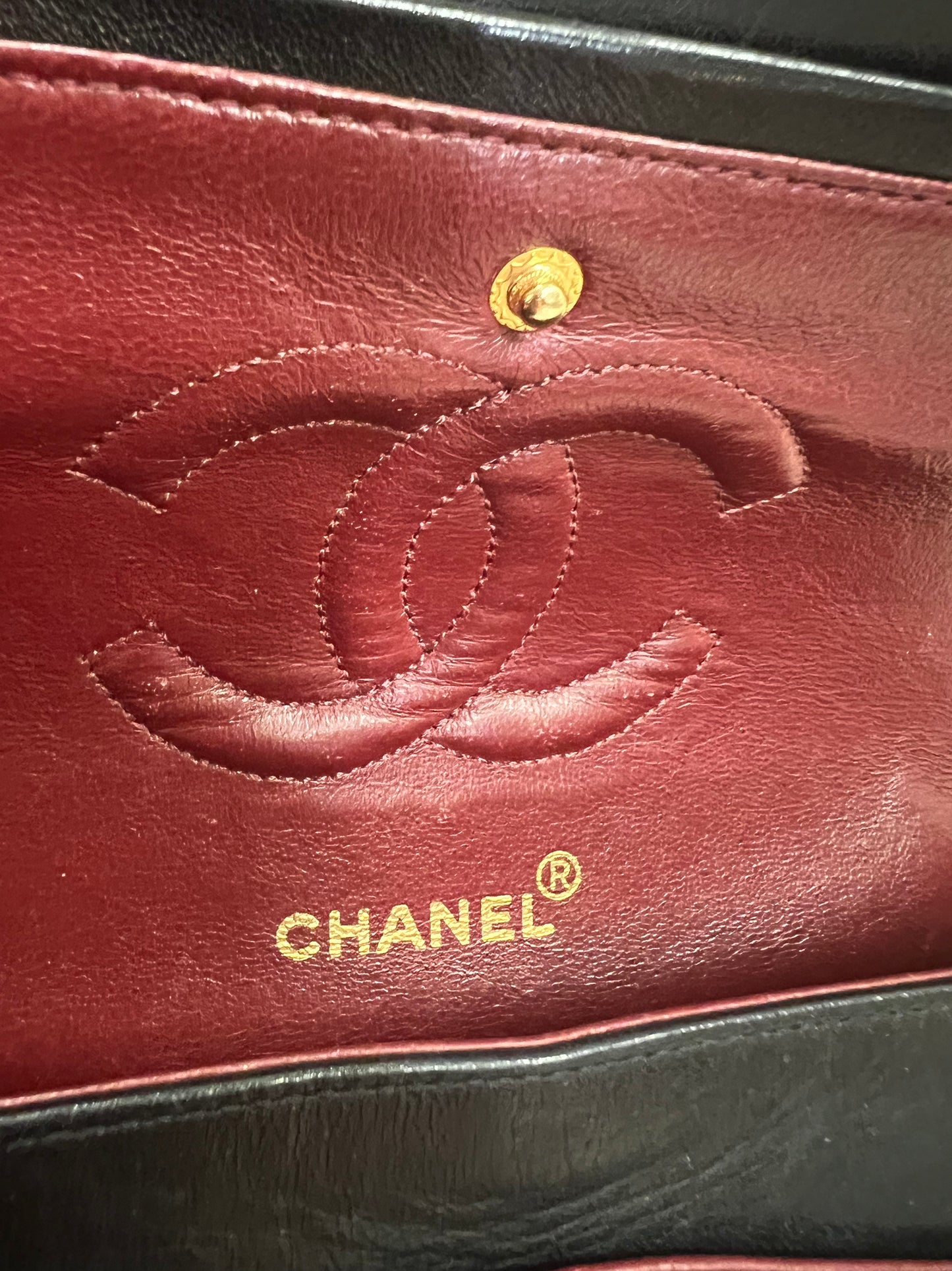 Pre-loved Chanel Vintage Classic Flat Leather Medium crossbody Bag 25cm Black