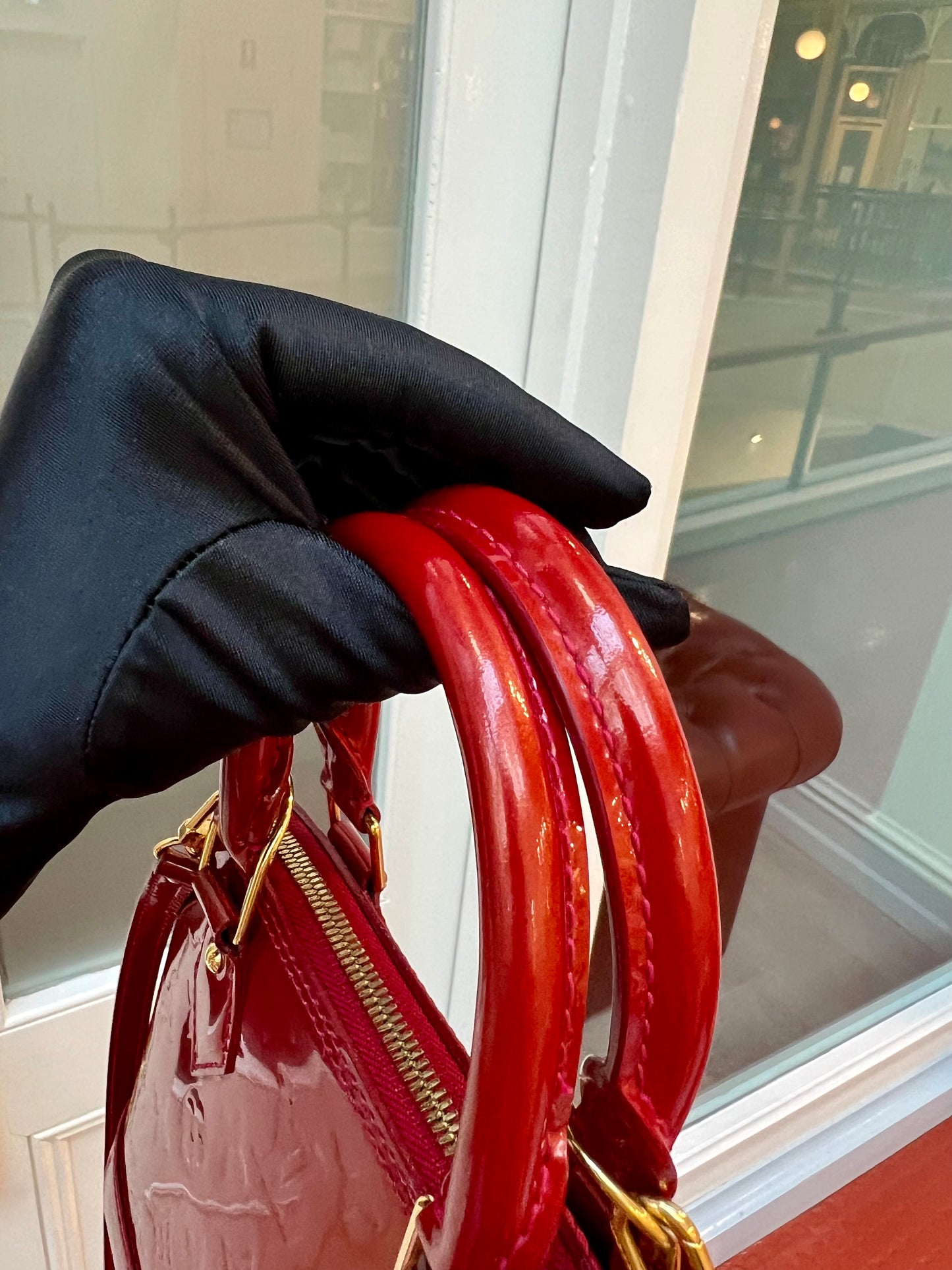 Pre-Owned Louis Vuitton
Alma BB two-way handbag 2013