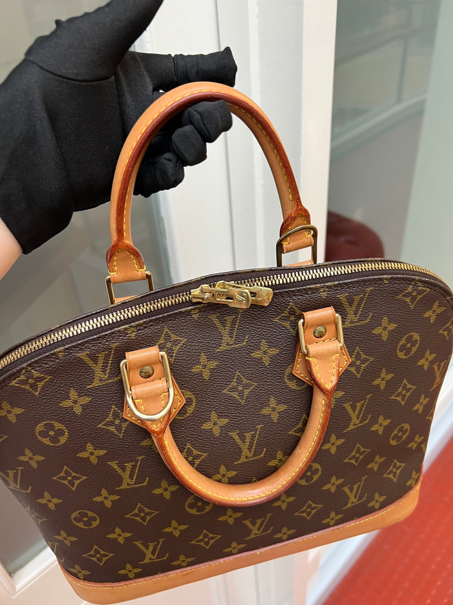 Pre-loved Louis Vuitton Alam Leather Handbag PM 32cm 1995