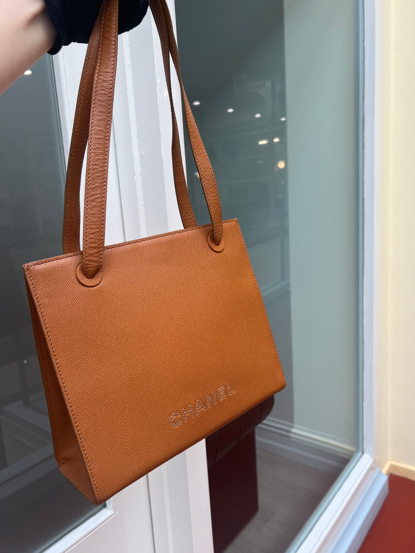 Pre-loved Chanel Caviar Shoulder Tote Bag Caramel