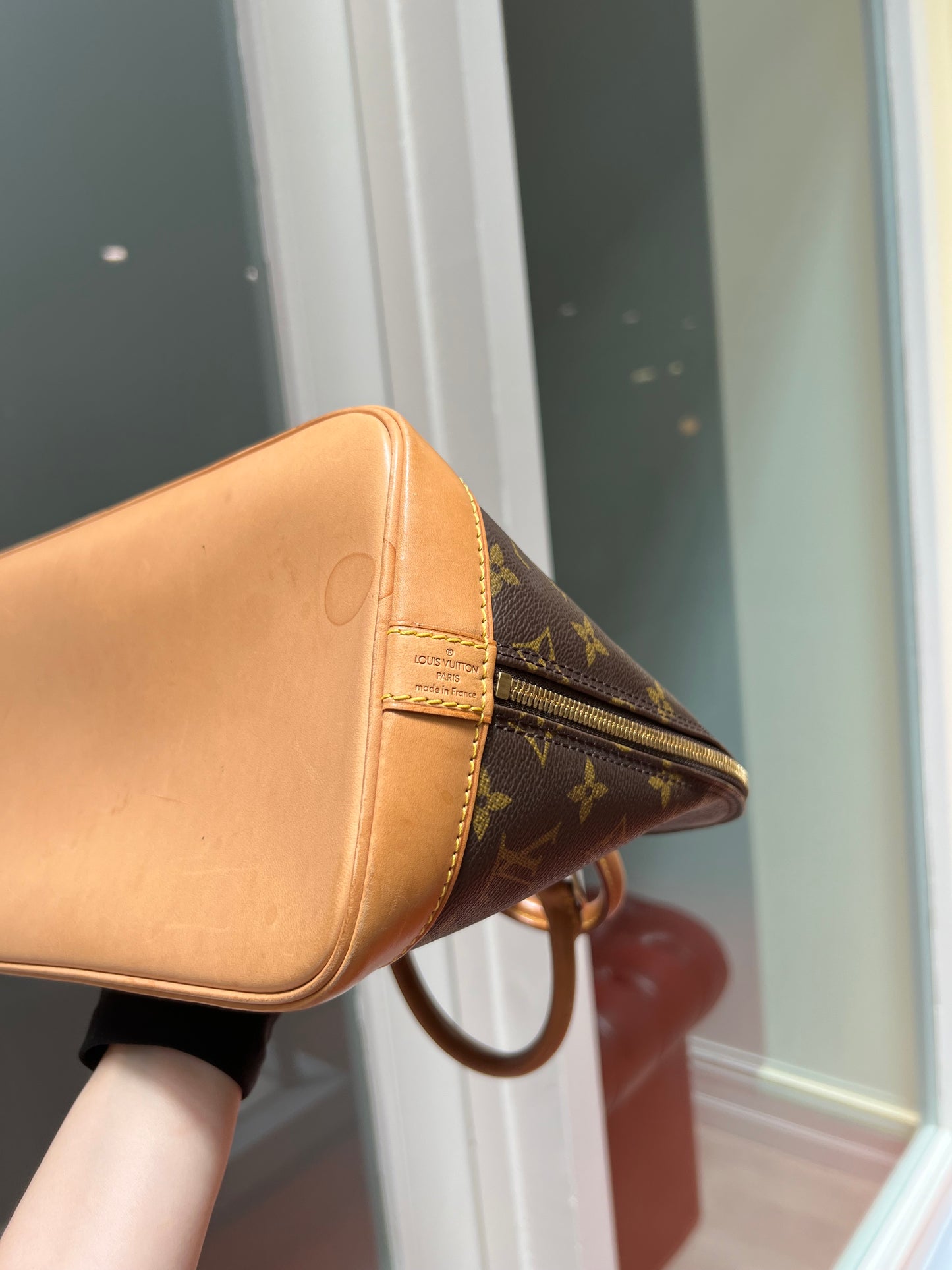 Pre-loved Louis Vuitton Alam Leather Handbag PM 32cm 1999