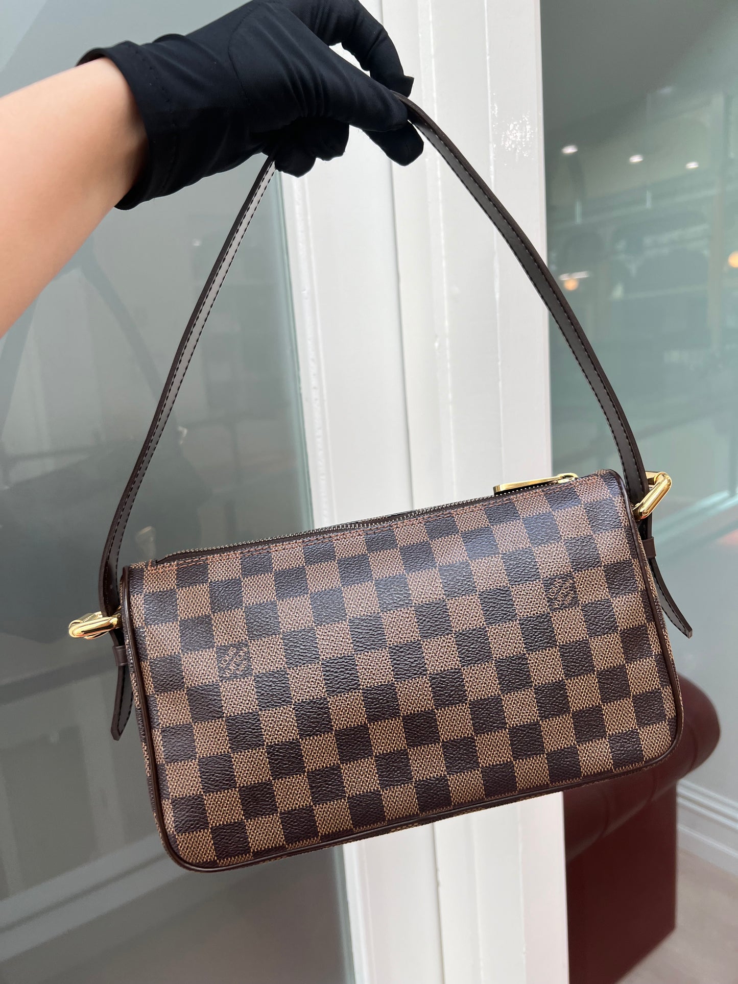 Pre-loved Louis Vuitton Ravello Leather shoulderbag 2005