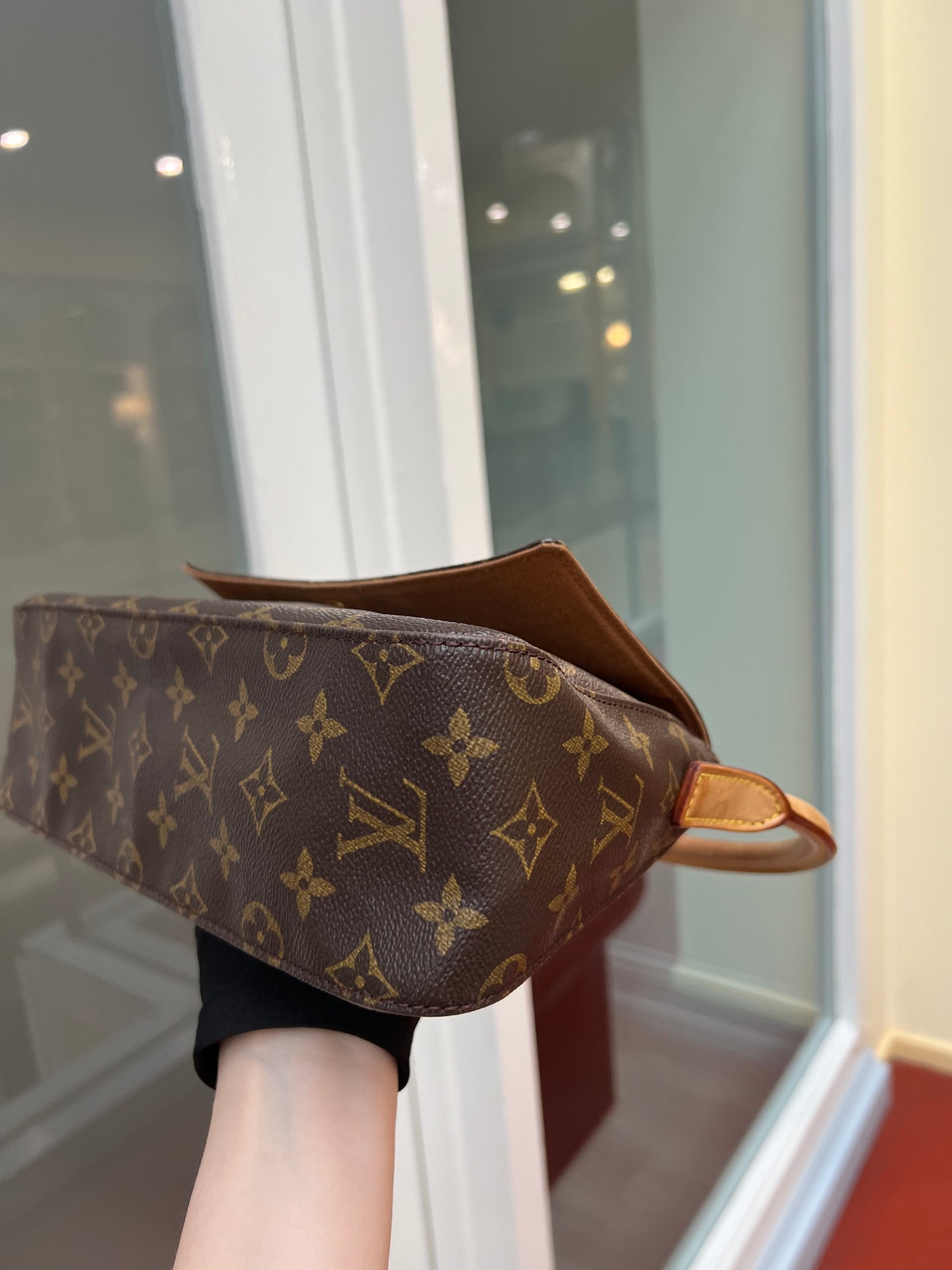 Pre-loved Louis Vuitton Looping PM Handbag Monogram 2003