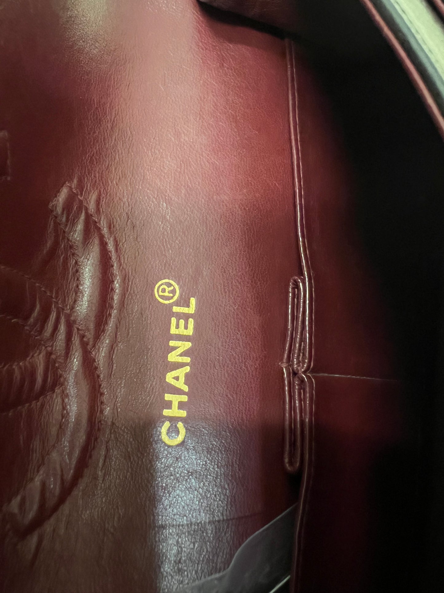 Pre-loved Chanel Vintage Classic Flat Leather Medium crossbody Bag 25cm Black