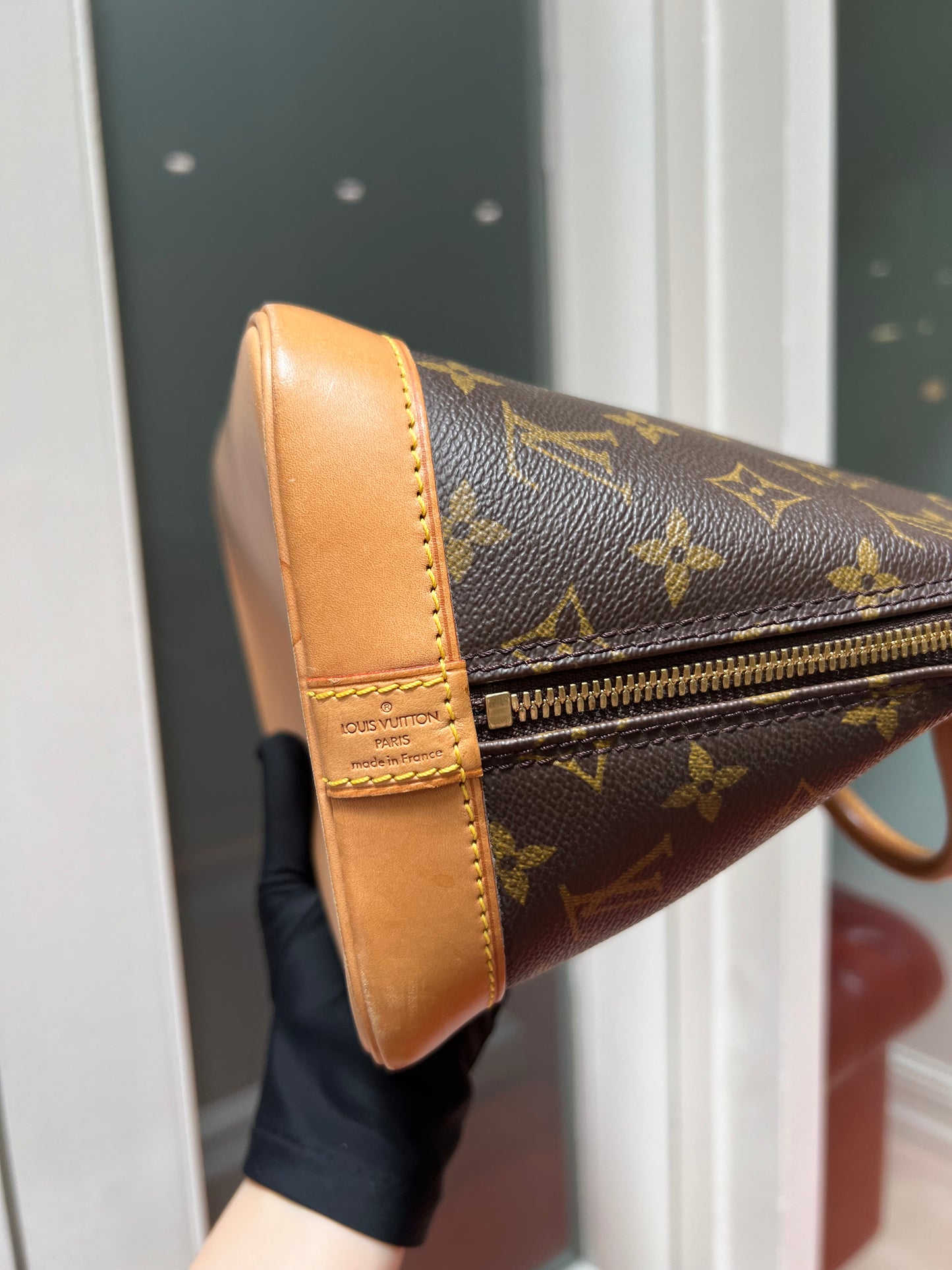 Pre-loved Louis Vuitton Alam Leather Handbag PM 32cm 1999