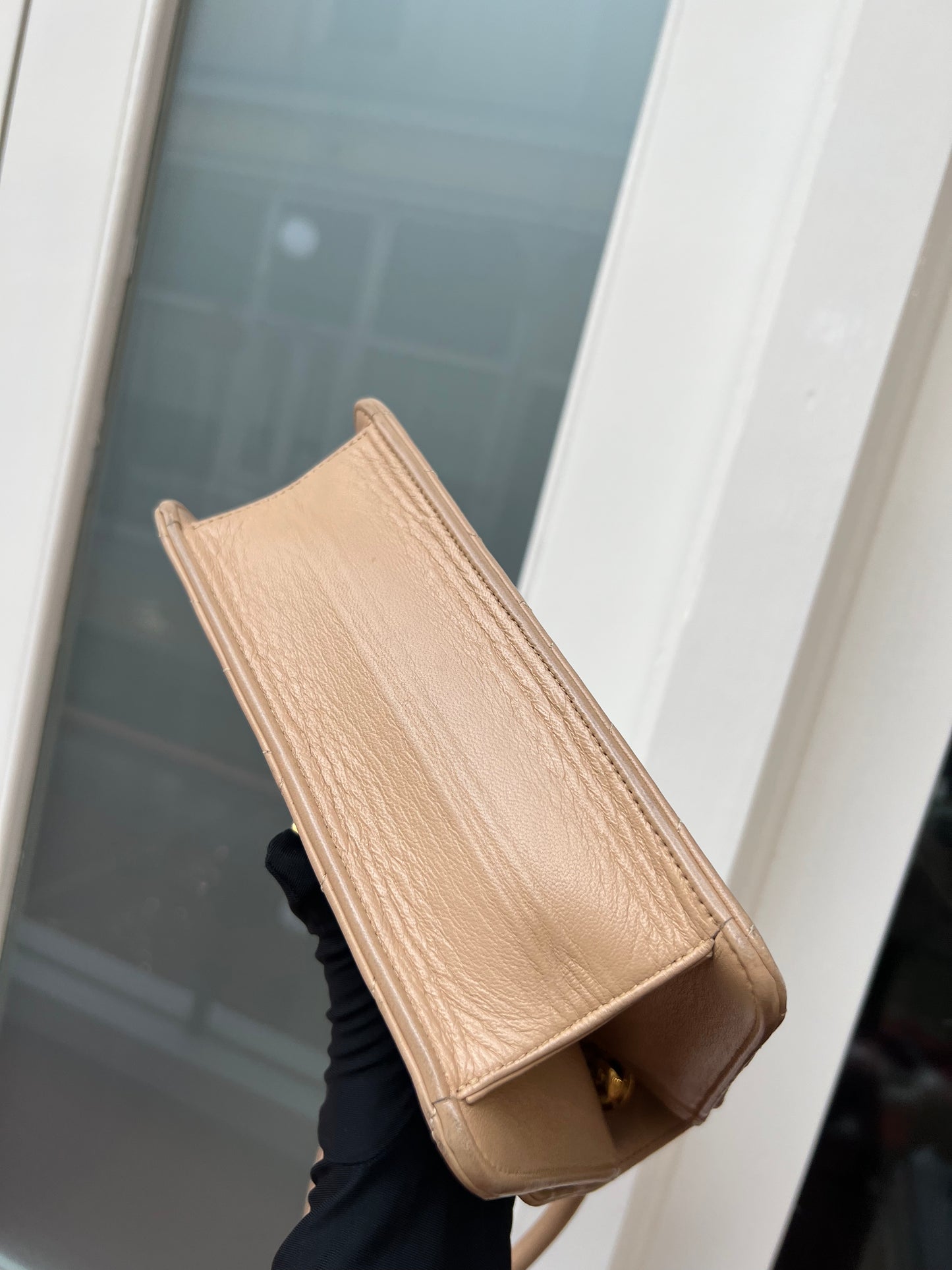 Pre-loved Chanel Vintage Lambskin Leather Crossbody bag Beige