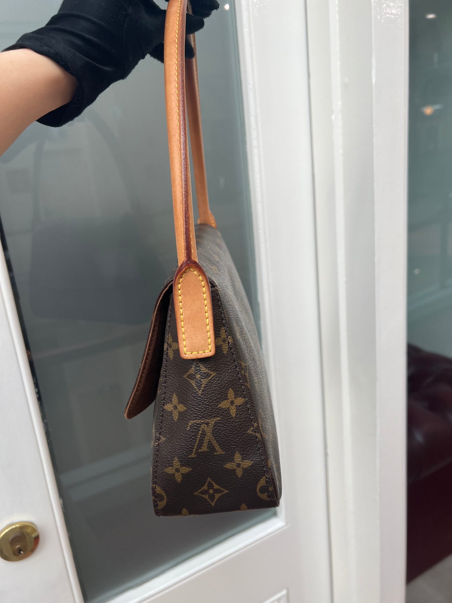 Pre-loved Louis Vuitton Looping PM Handbag Monogram 2001