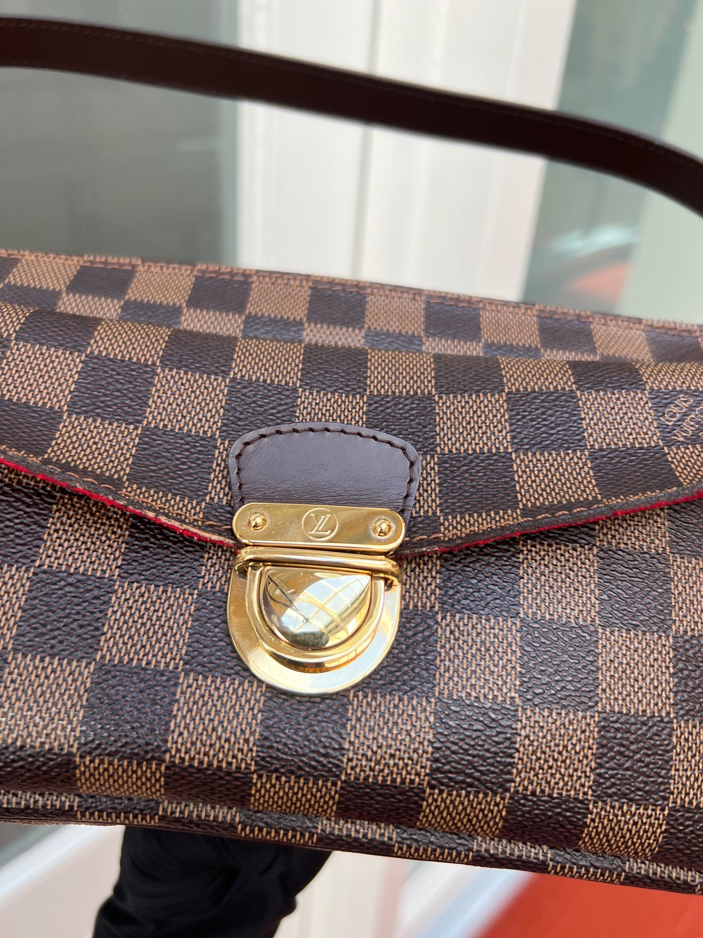 Pre-loved Louis Vuitton Ravello Leather shoulderbag 2005