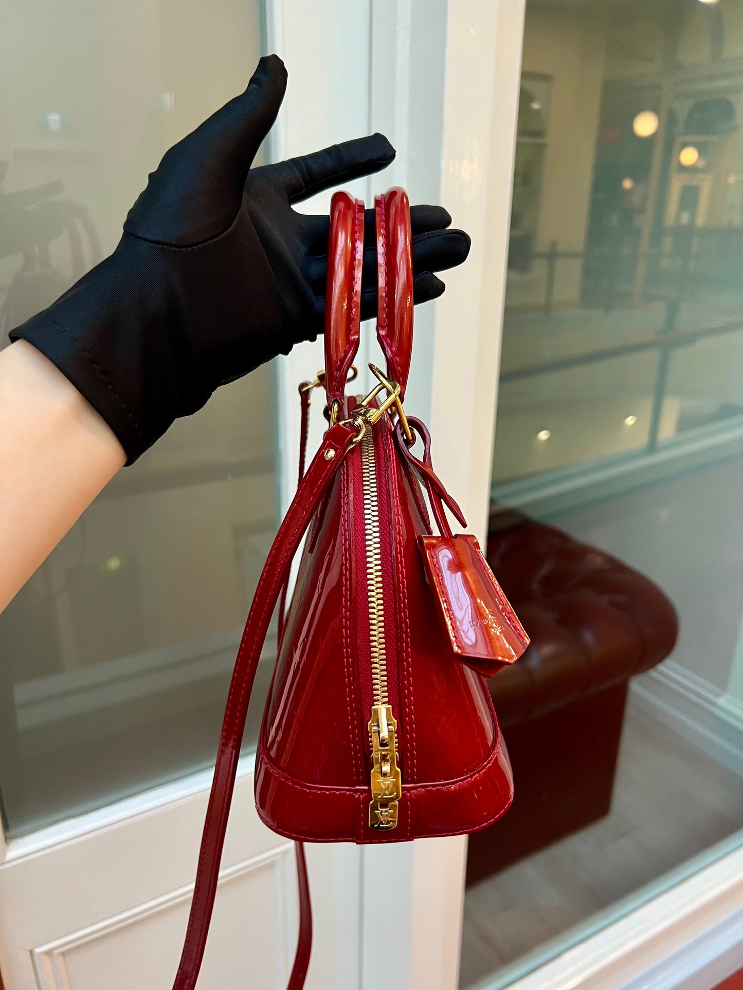 Pre-Owned Louis Vuitton
Alma BB two-way handbag 2013
