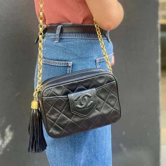 Pre-loved CHANEL Vintage Lambskin Gold-plated Chain Tassel Camera Bag