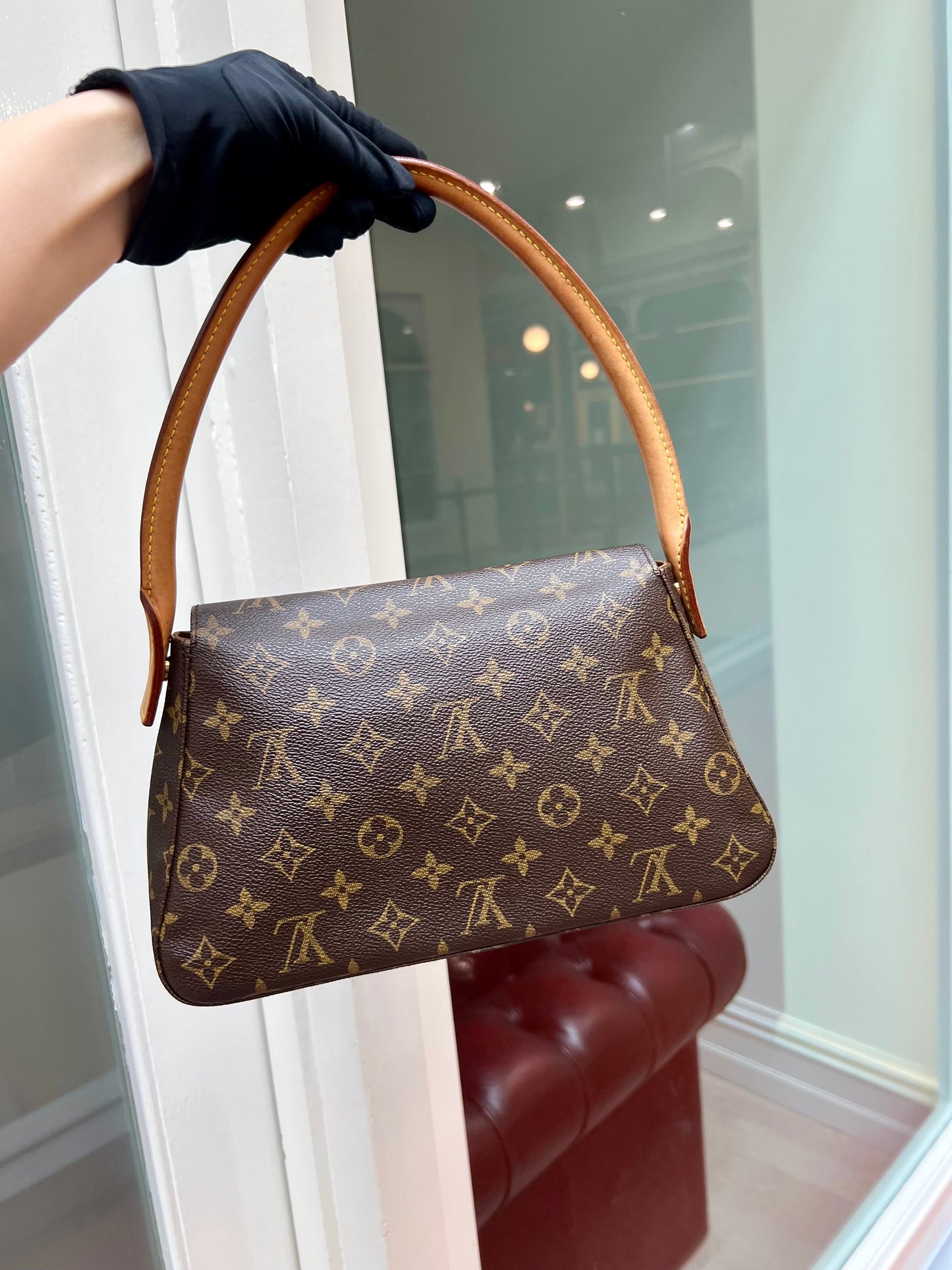 Pre-loved Louis Vuitton Looping PM Handbag Monogram 2003