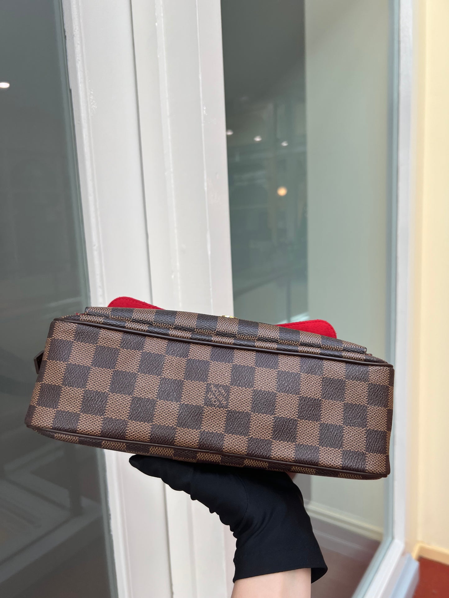 Pre-loved Louis Vuitton Ravello Leather shoulderbag 2005