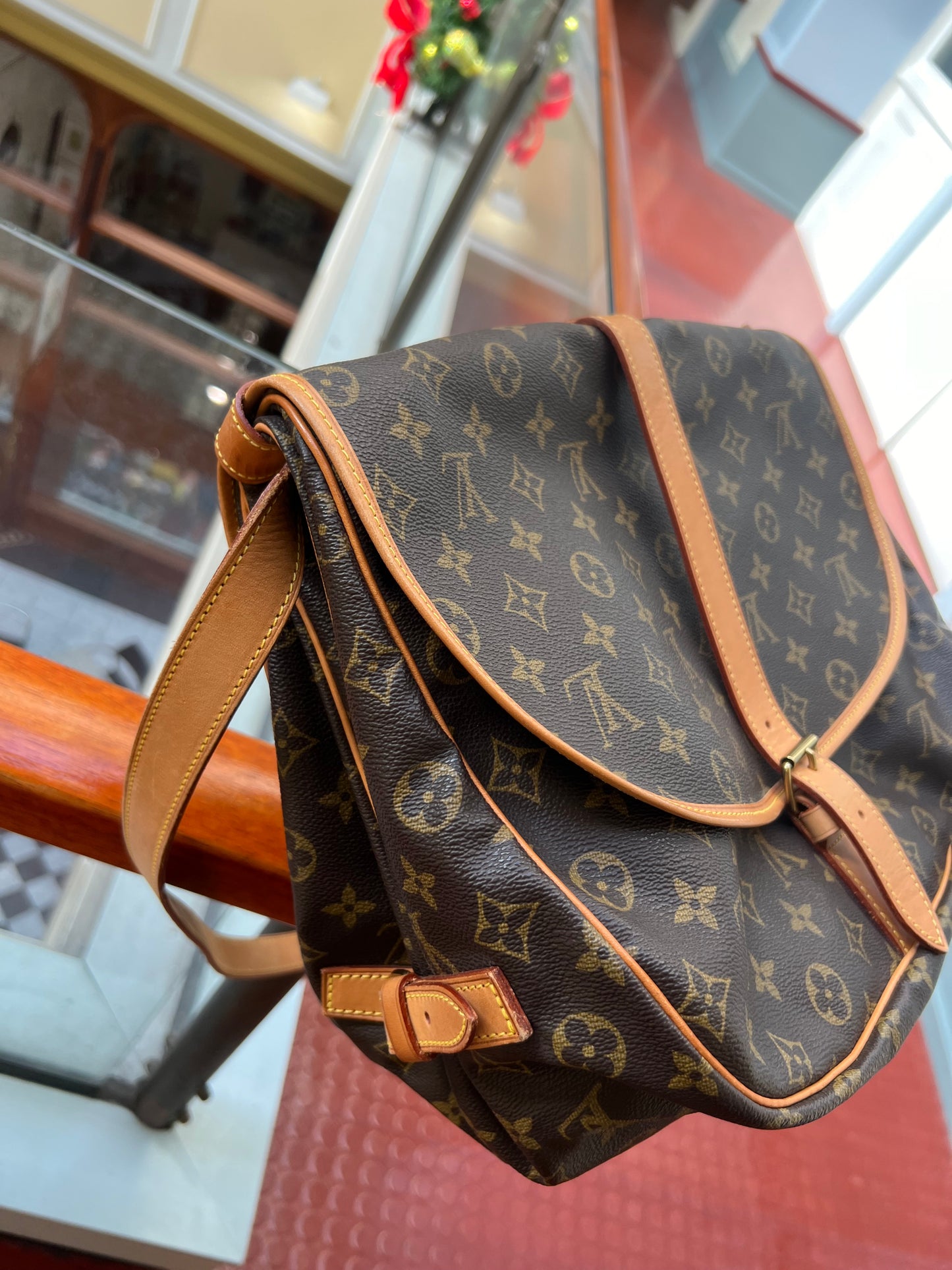 Pre-loved Louis Vuitton Monogram Saumur Crossbody Bag GM 1998
