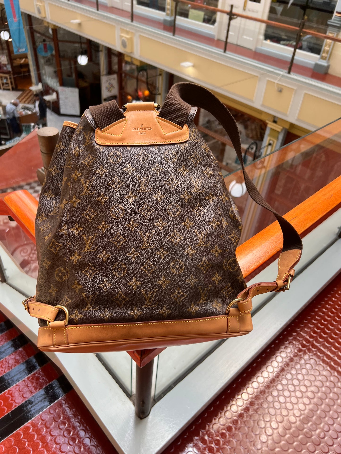 Pre-loved Louis Vuitton Backpack Monogram Montsouris GM Brown Men's Women's 2000