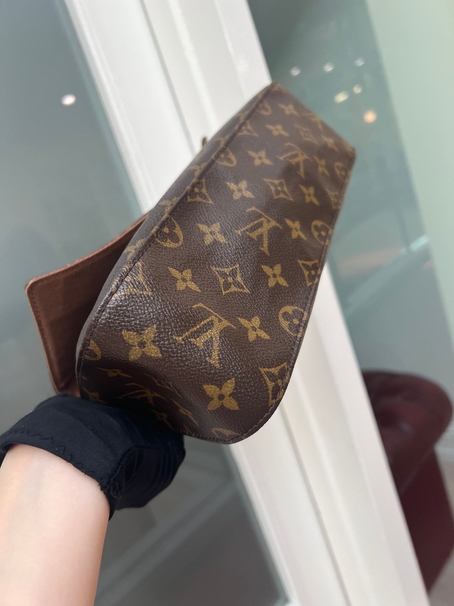 Pre-loved Louis Vuitton Looping PM Handbag Monogram 2001
