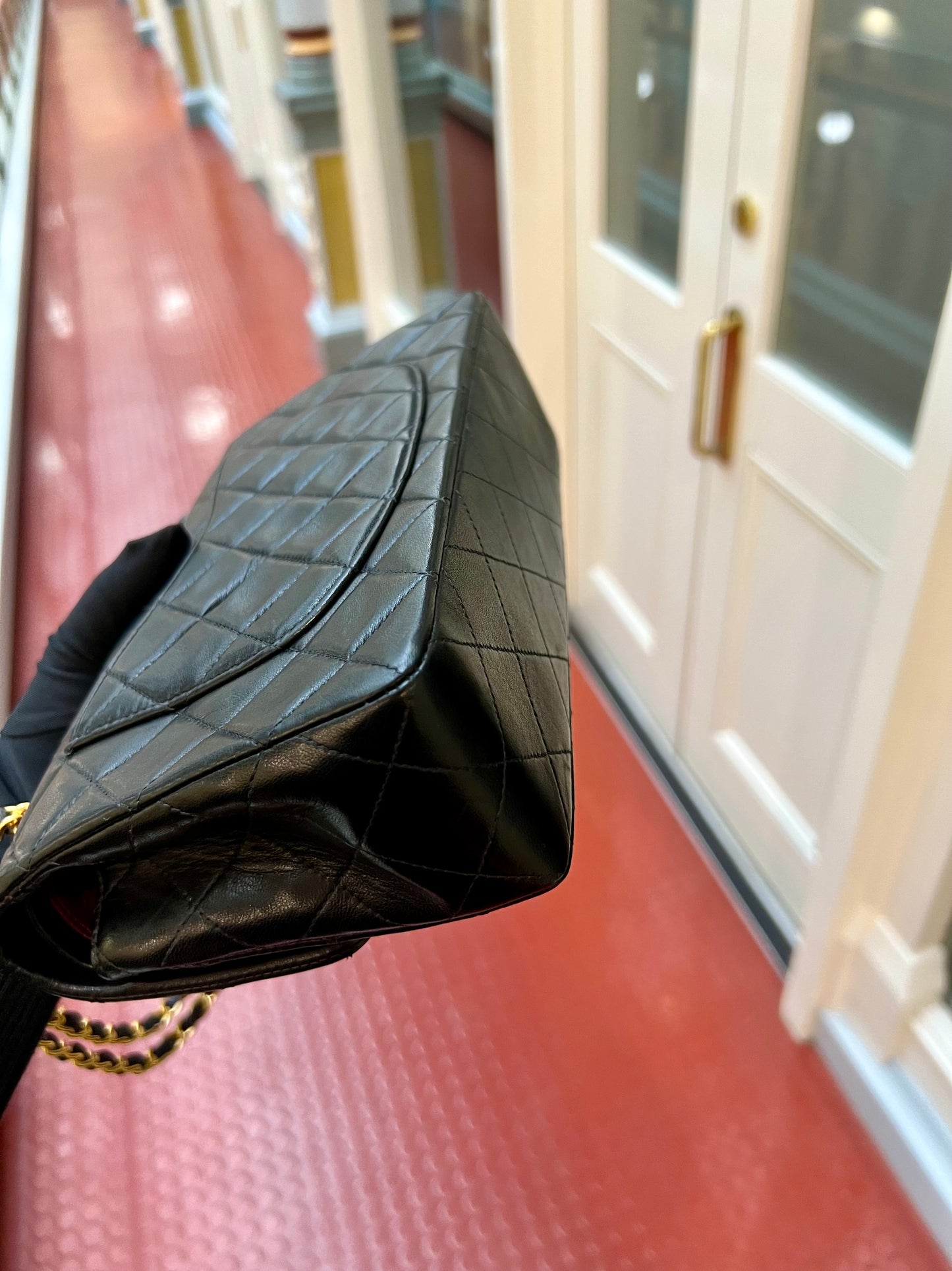 Pre-loved Chanel Vintage Classic Double Flat Leather crossbody Bag 23cm Black