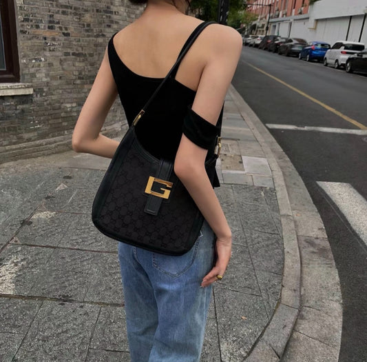 Pre-loved Gucci GG Canvas logo-appliqué G-plaque Shoulder Bag Black