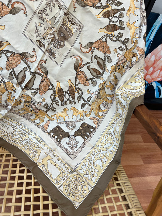 Pre-loved Hermès Vintage Silk Scarf "Early America" Silk Scarf, depicting George and Martha Washington