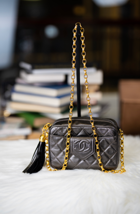 Pre-loved CHANEL Vintage Lambskin Gold-plated Chain Tassel Camera Bag