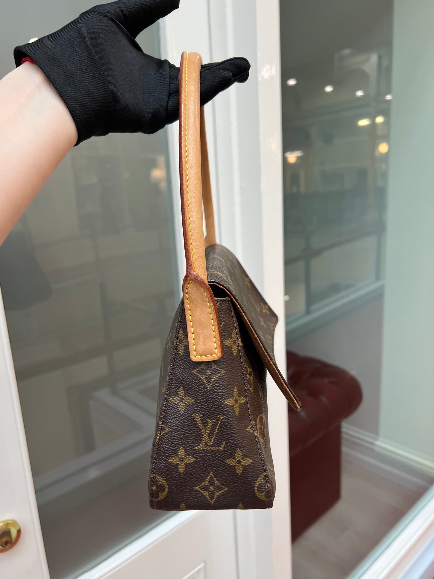Pre-loved Louis Vuitton Looping PM Handbag Monogram 2003