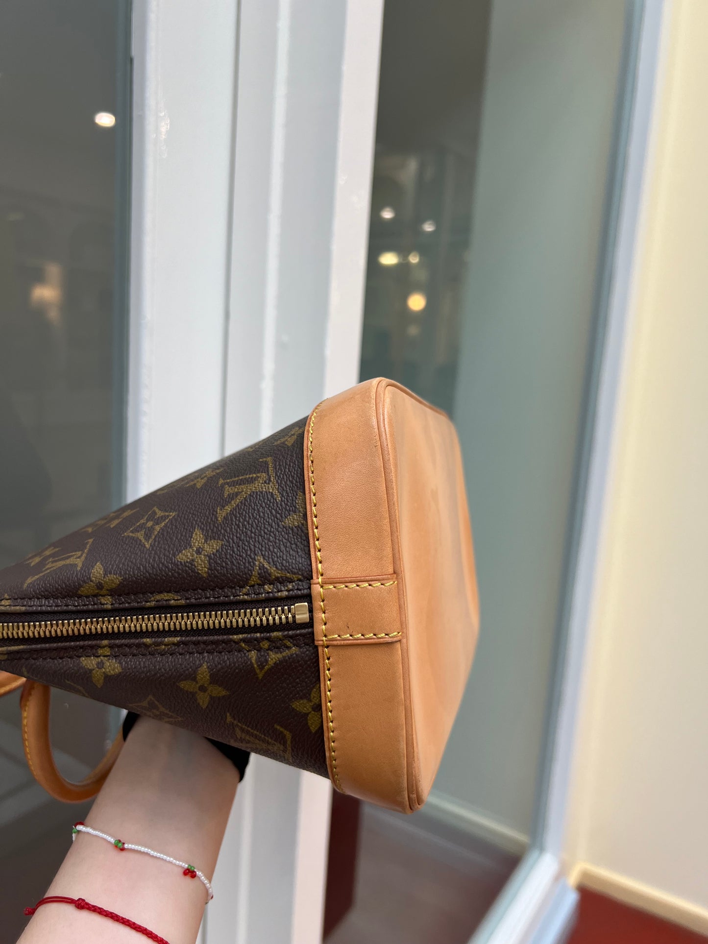 Pre-loved Louis Vuitton Alam Leather Handbag PM 32cm 1995