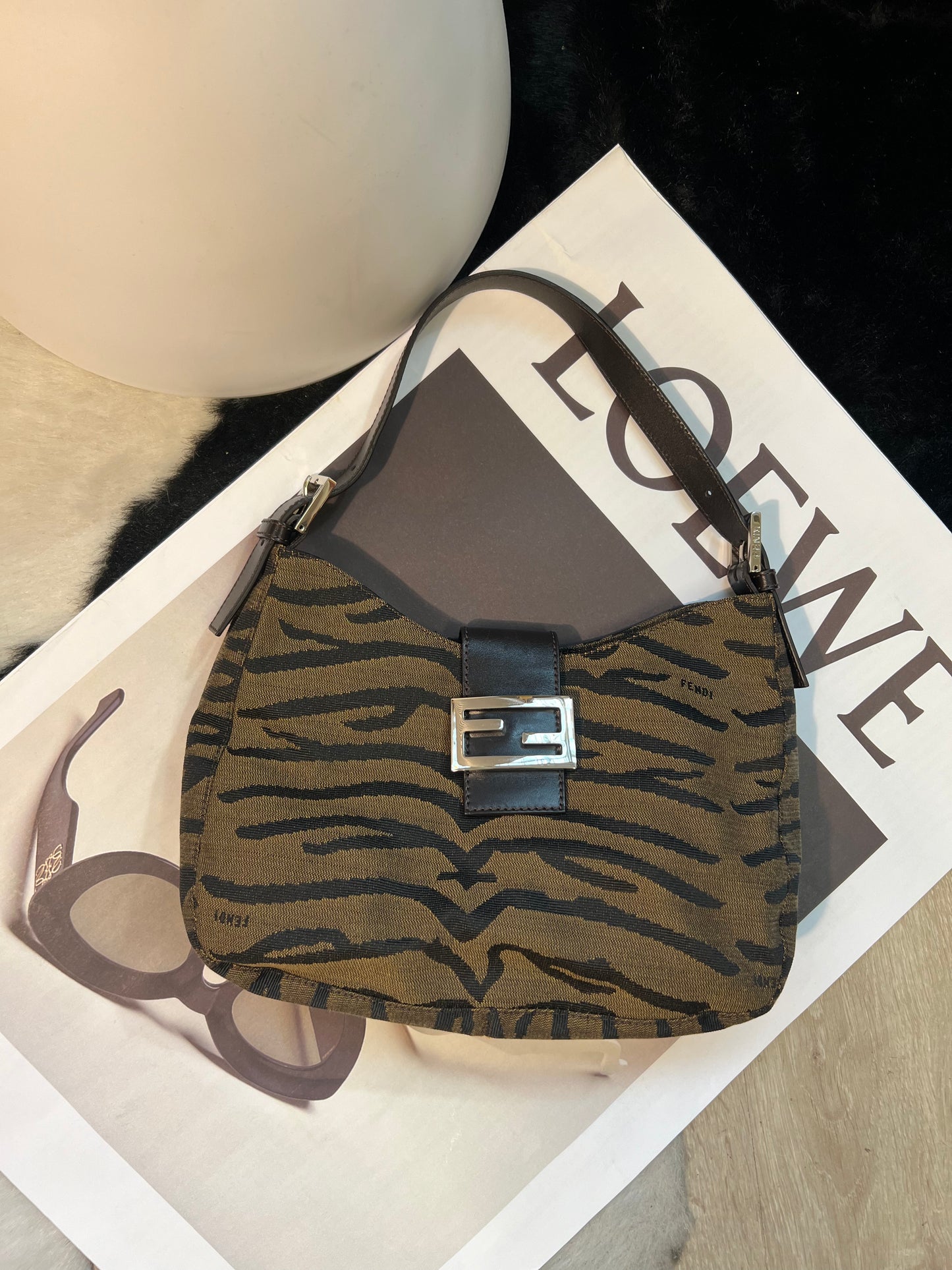 Pre-loved Fendi Vintage Croissant cloth handbag