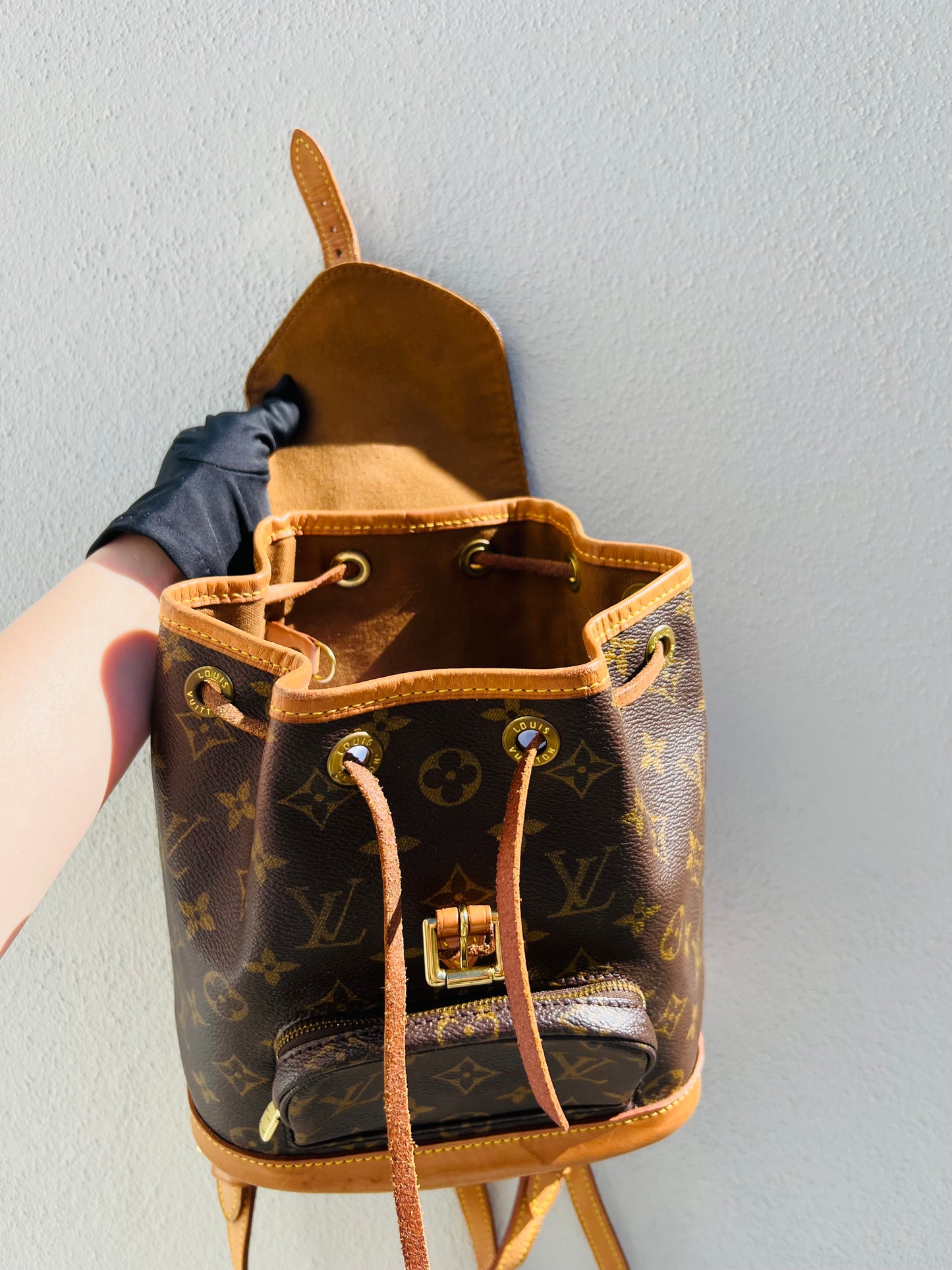 Pre-loved LOUIS VUITTON Monogram PM Montsouris Backpack 1997