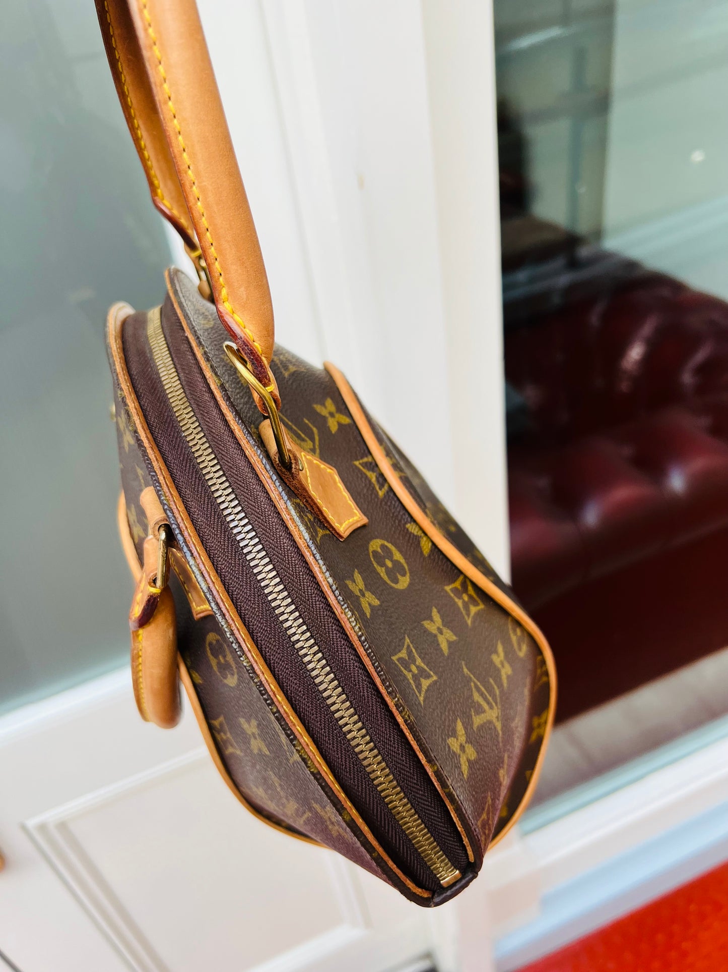 Pre-loved Louis Vuitton Vintage Ellipse PM Monogram Handbag 1998