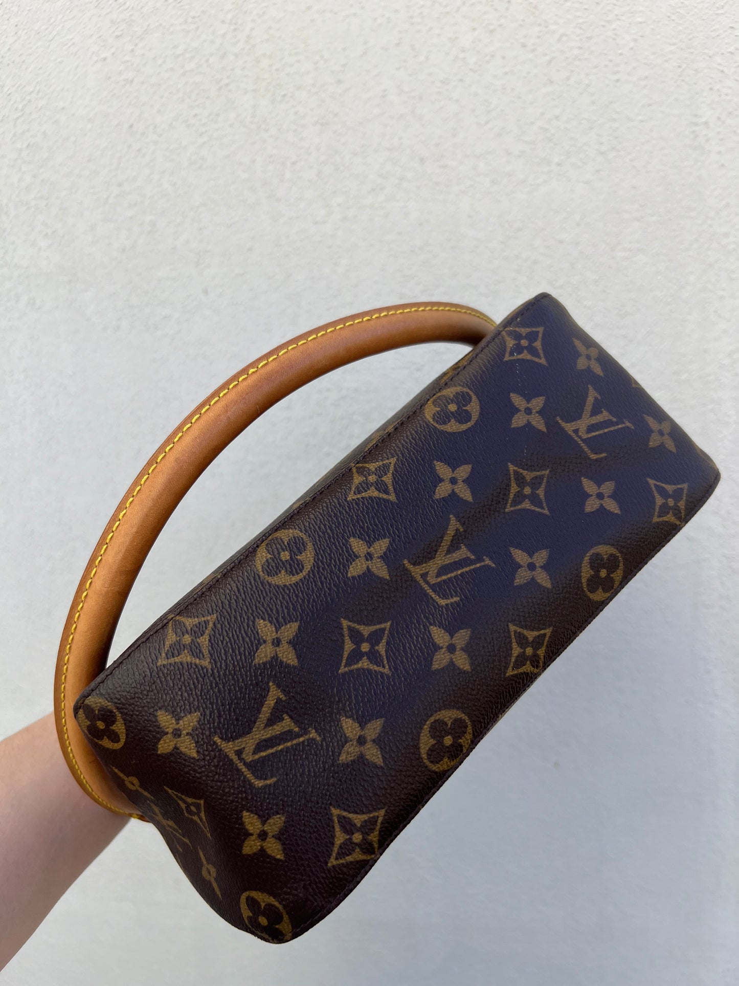 Pre-loved Louis Vuitton Looping Leather Handbag Monogram 2003