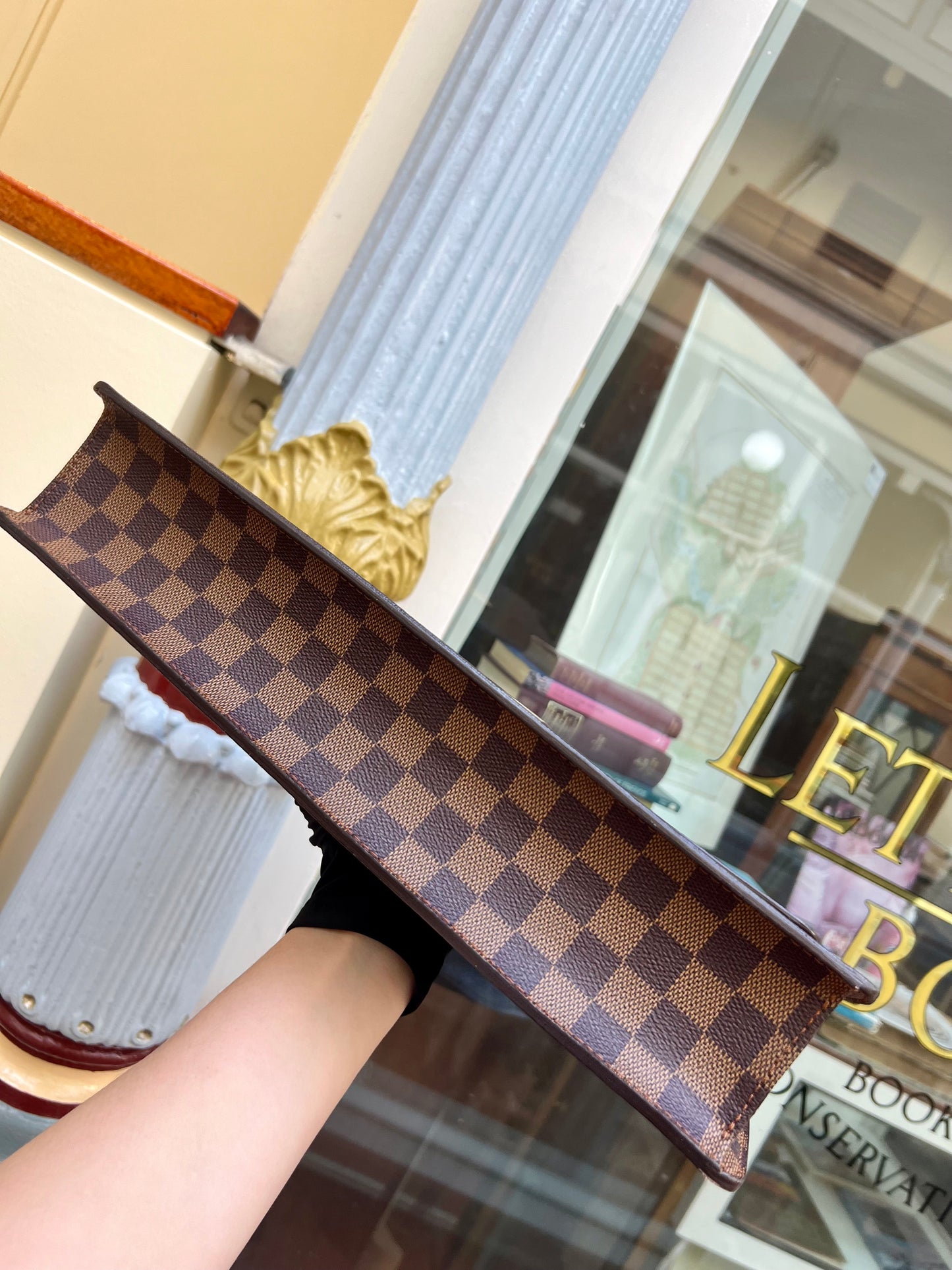 Pre-loved Louis Vuitton Altona Briefcase in brown checkerboard canvas and brown leather 2001