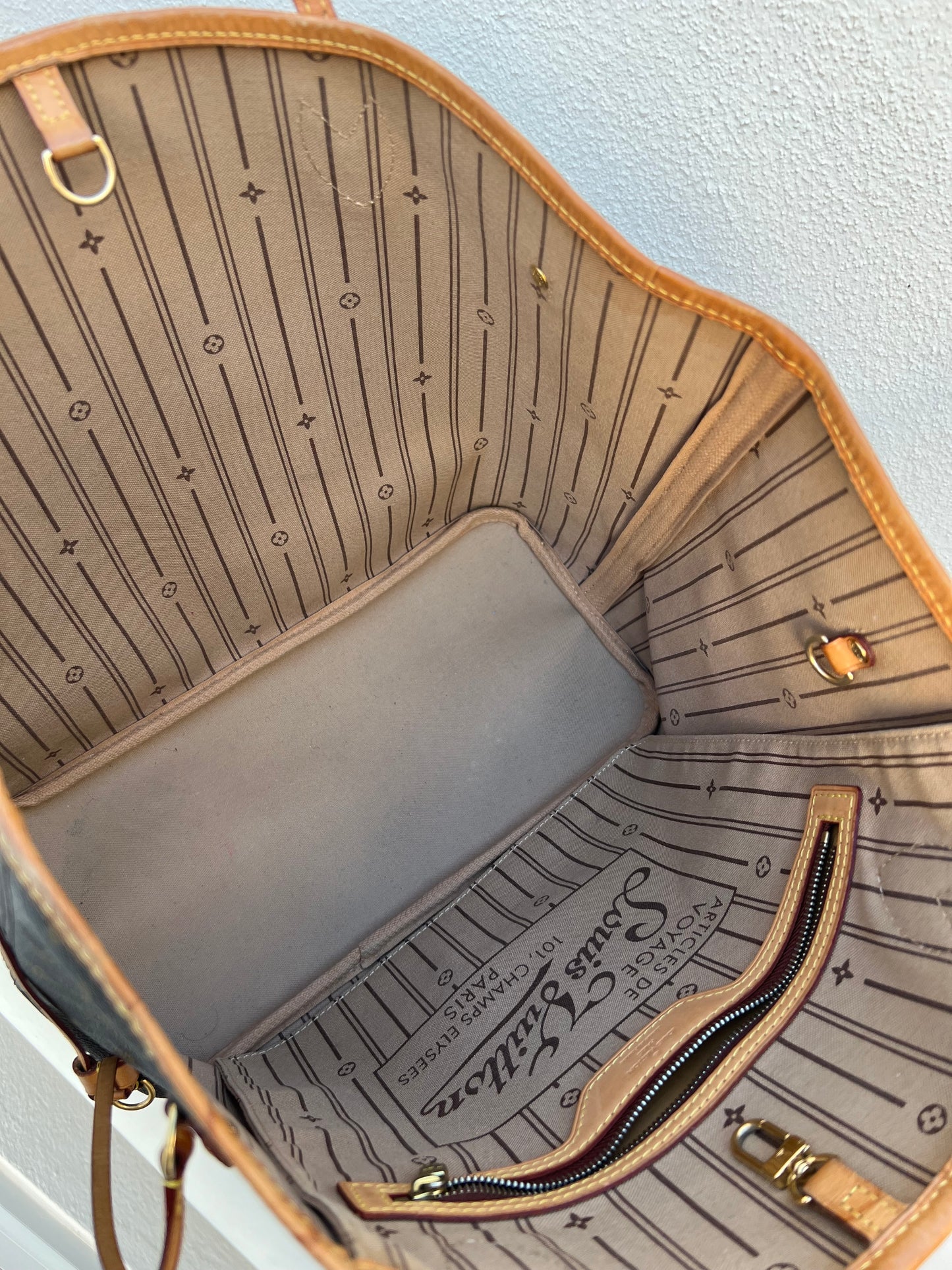 Pre-loved Louis Vuitton Neverfull Leather Tote MM Monogram