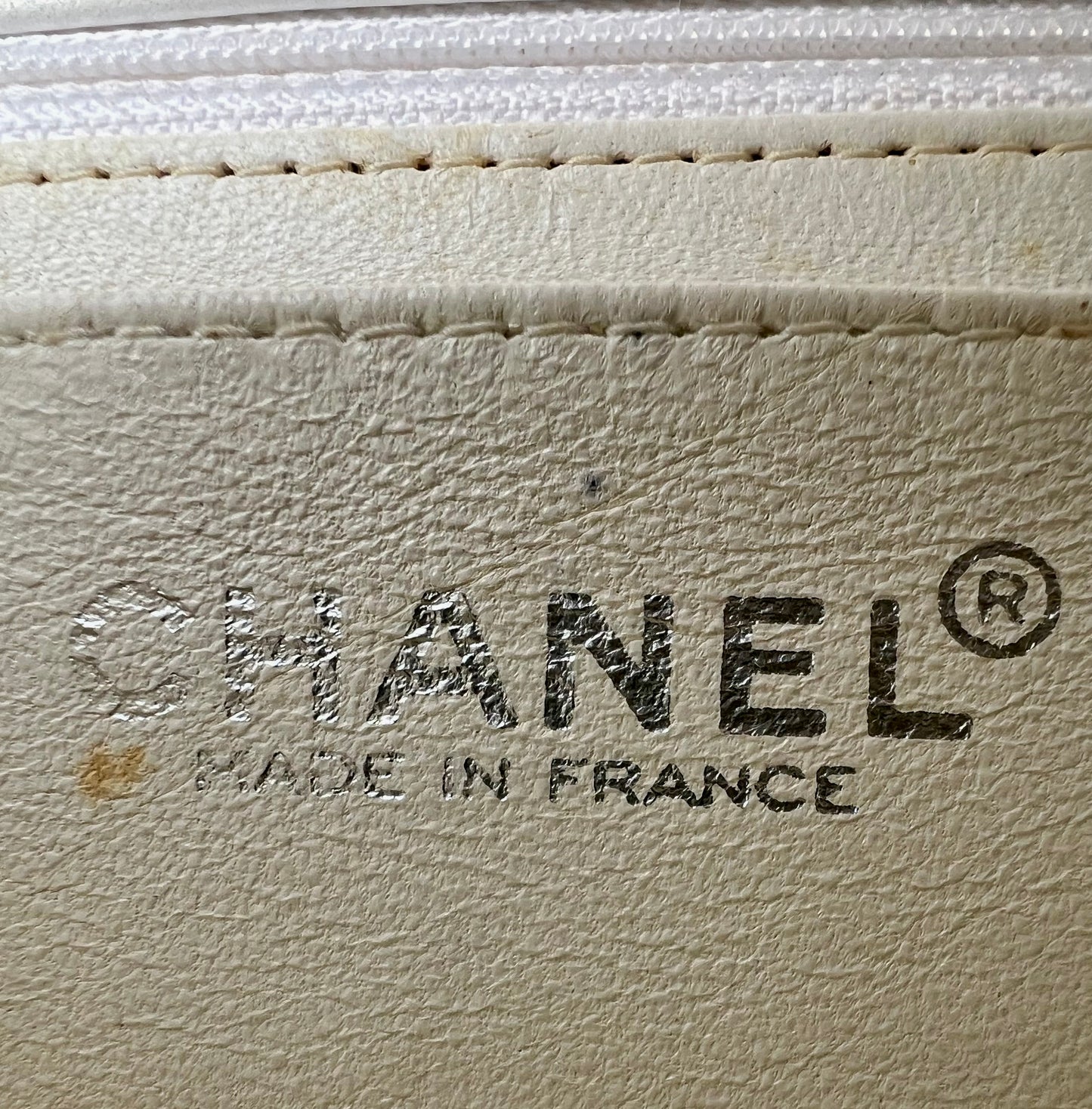 Pre-loved Chanel Patent Leather Shoulder Bag
