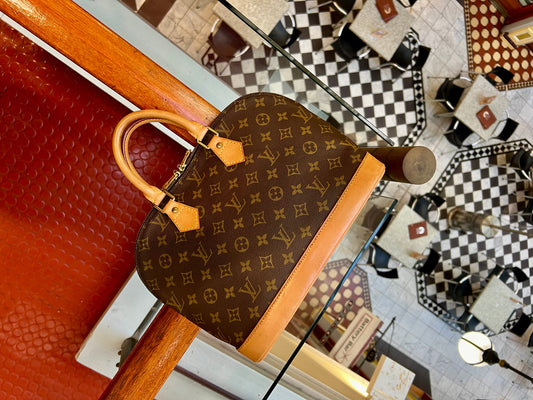 Pre-loved Louis Vuitton Alma Leather Handbag PM 32cm 1995