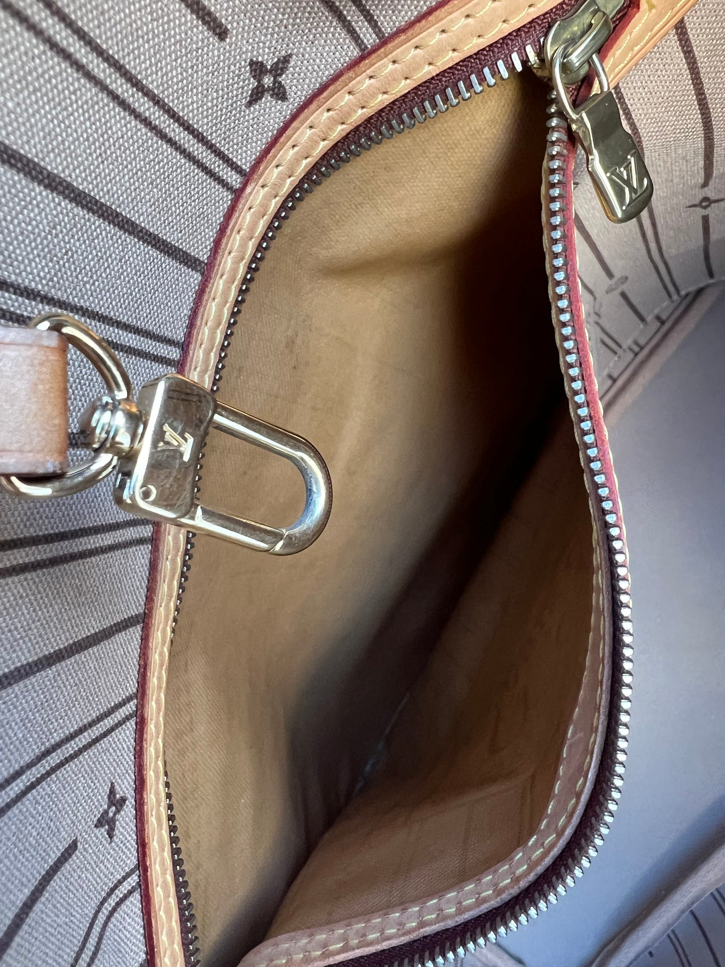 Pre-loved Louis Vuitton Neverfull Leather Tote MM Monogram